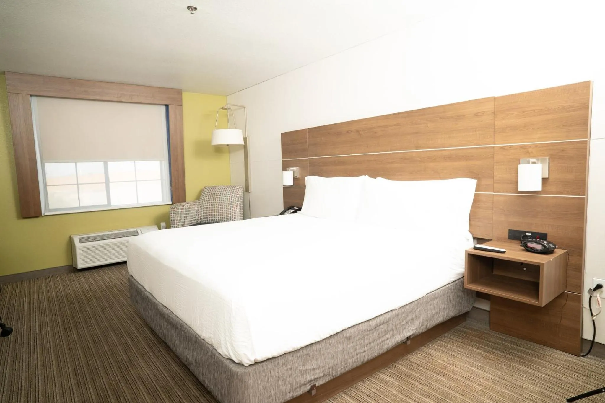 Photo of the whole room, Bed in Holiday Inn Express Hotel & Suites Hesperia by IHG