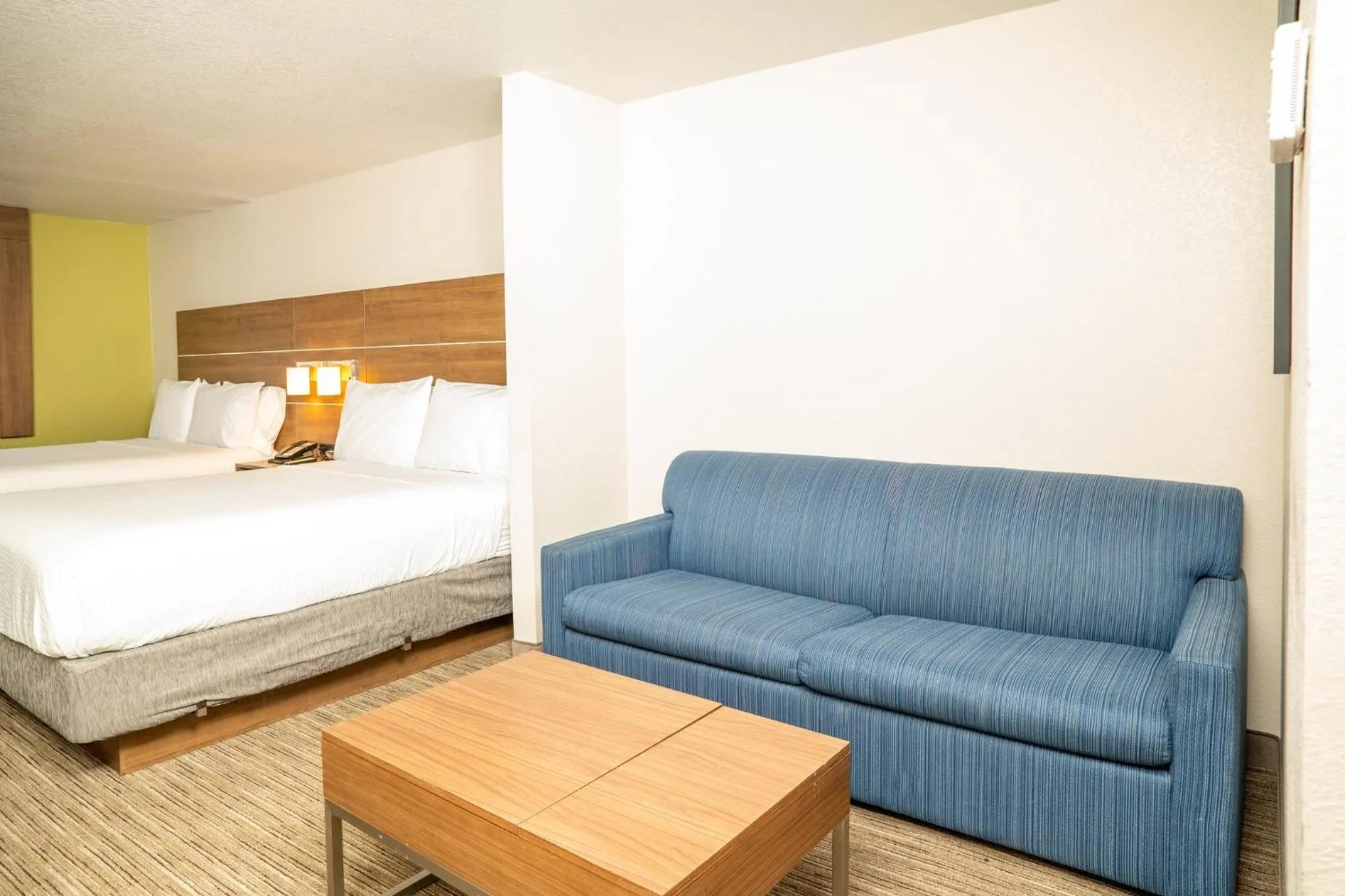 Photo of the whole room, Bed in Holiday Inn Express Hotel & Suites Hesperia by IHG