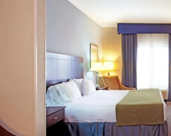 Bed in Holiday Inn Express Hotel & Suites New Iberia - Avery Island by IHG