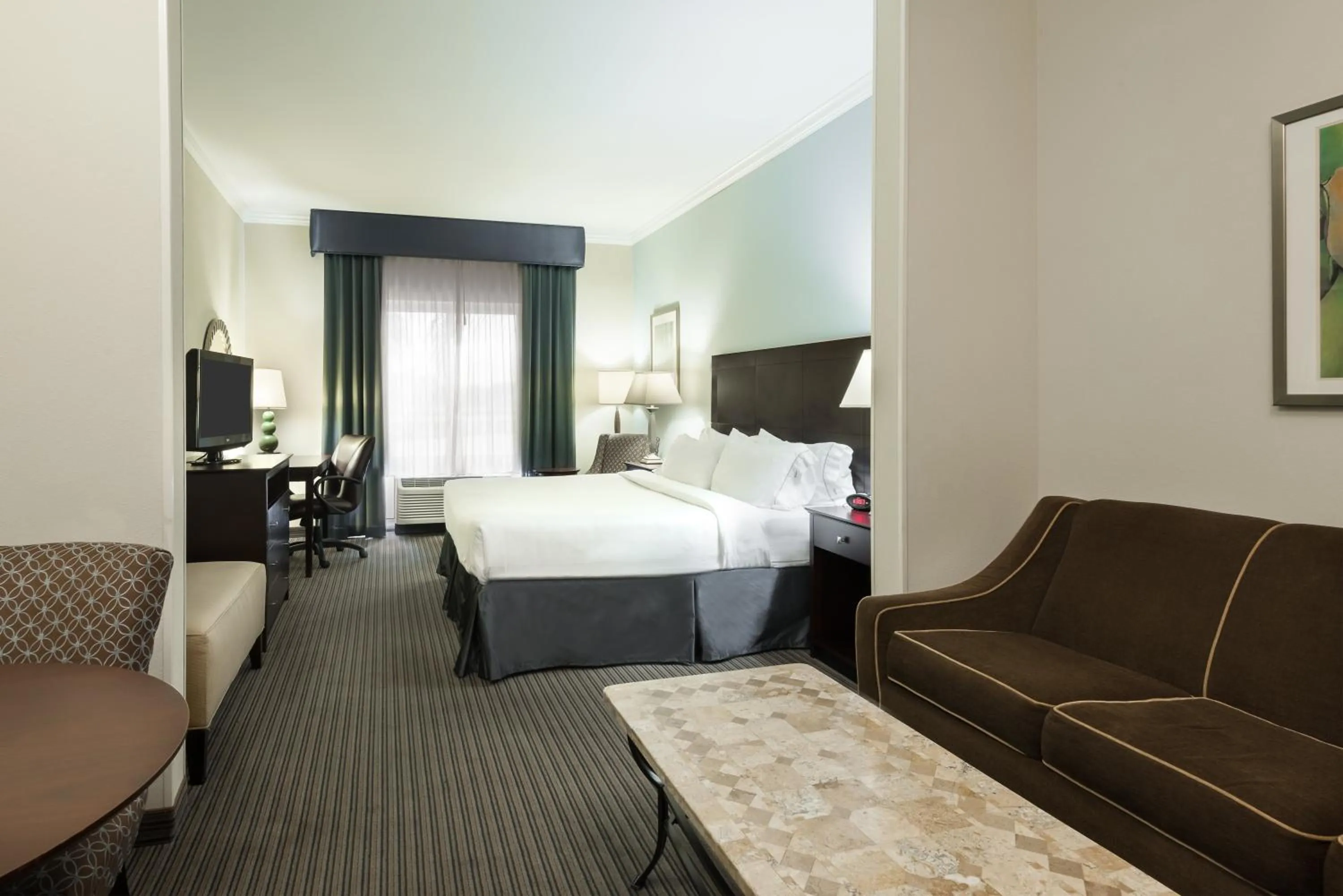 Photo of the whole room, Bed in Holiday Inn Express Hotel & Suites New Iberia - Avery Island by IHG