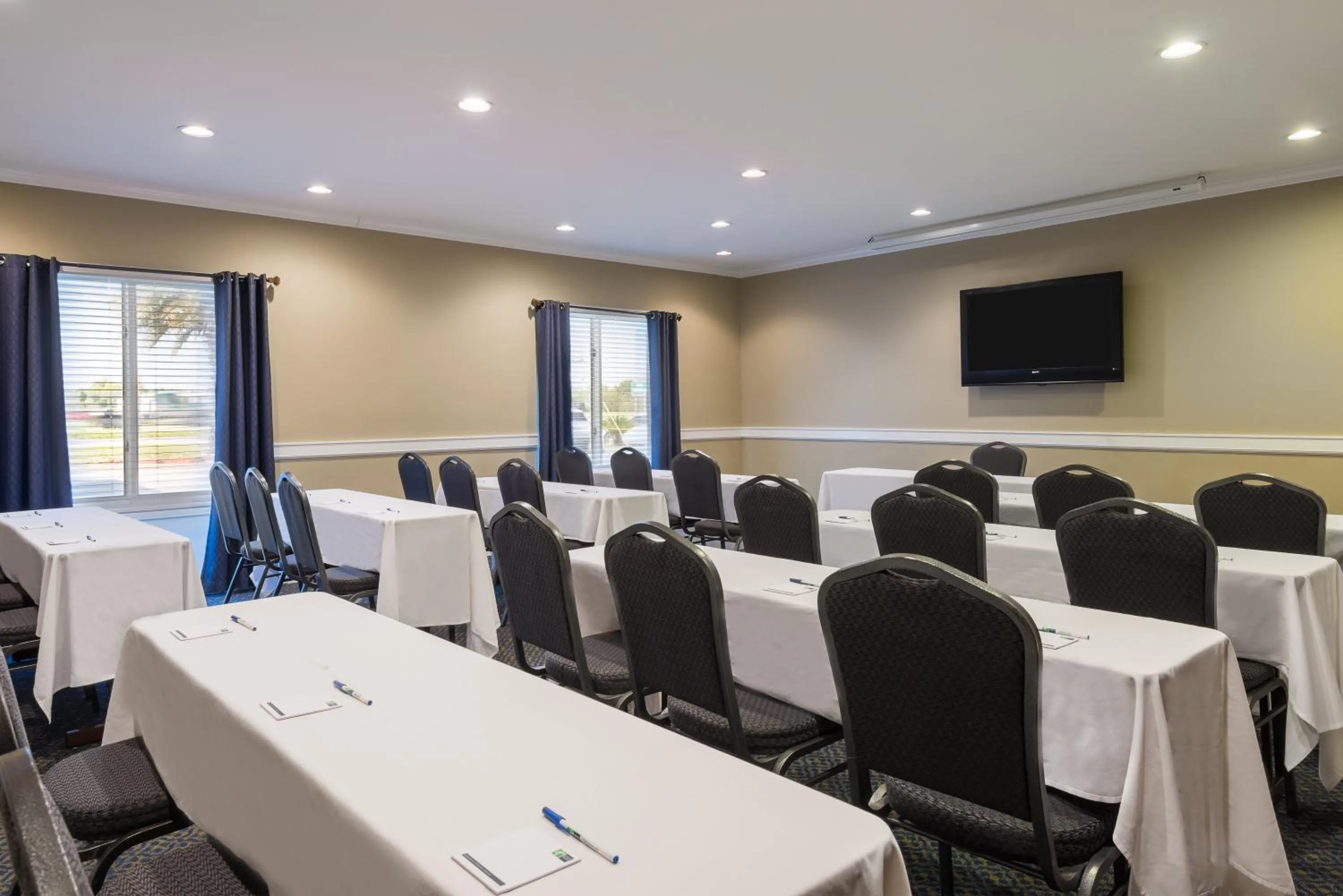 Meeting/conference room in Holiday Inn Express Hotel & Suites New Iberia - Avery Island by IHG