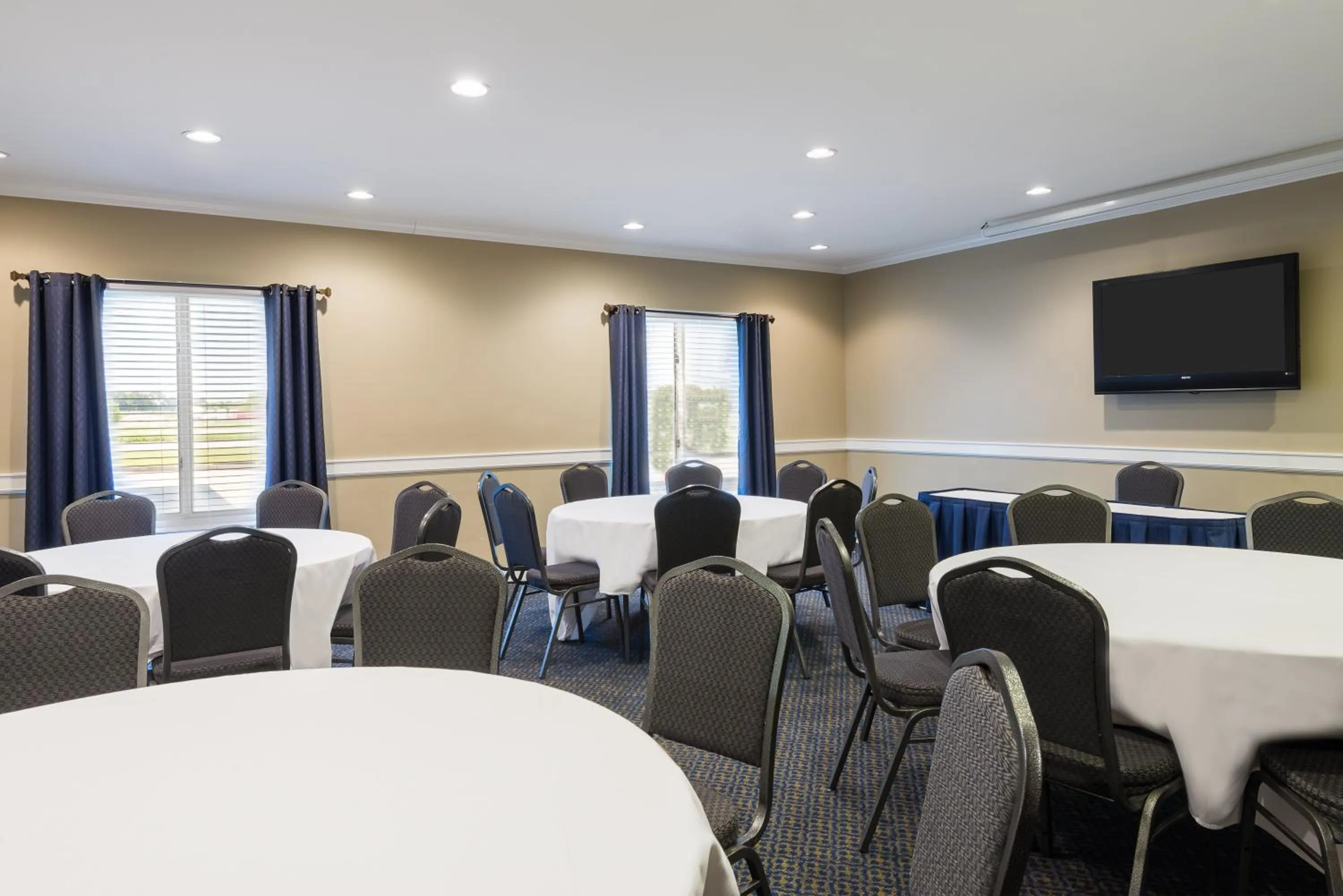Meeting/conference room in Holiday Inn Express Hotel & Suites New Iberia - Avery Island by IHG