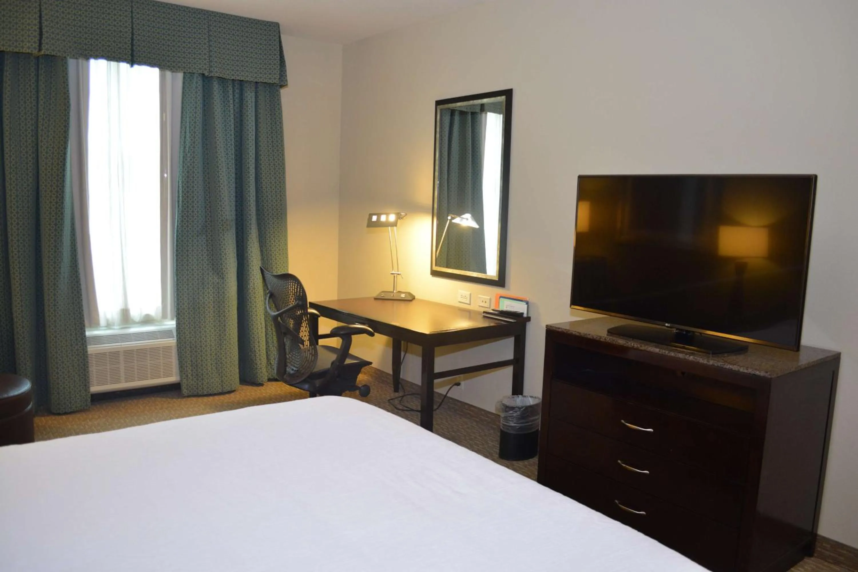 Bedroom, Bed in Hilton Garden Inn Houston-Pearland