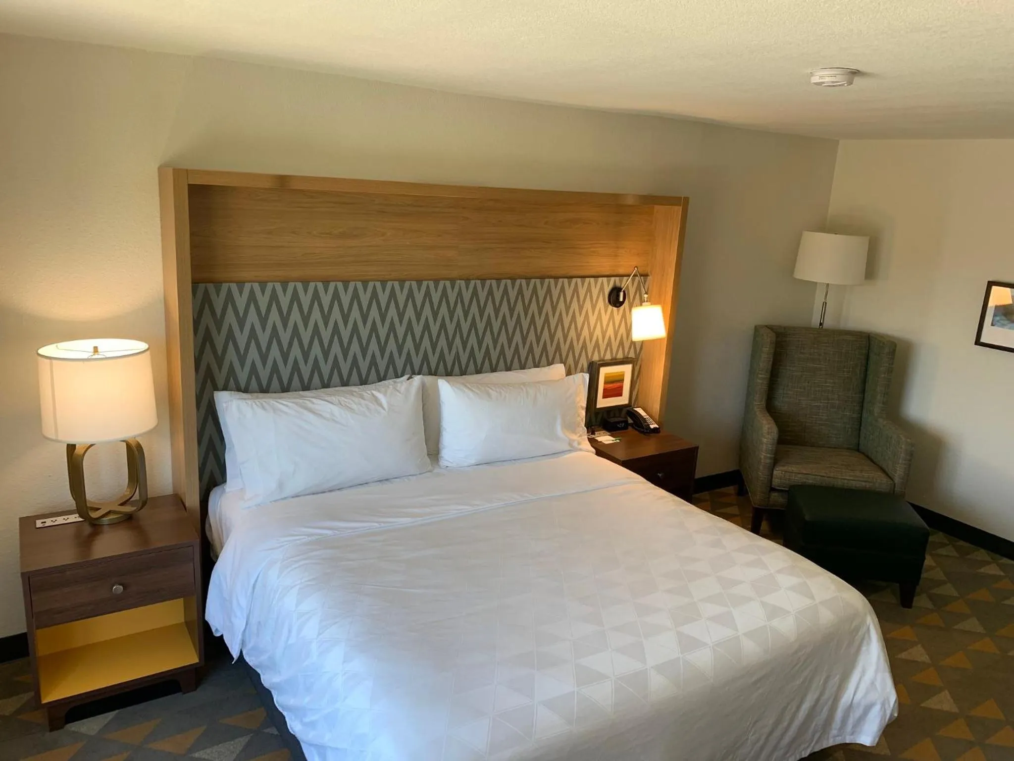 Photo of the whole room, Bed in Holiday Inn Baton Rouge-South by IHG