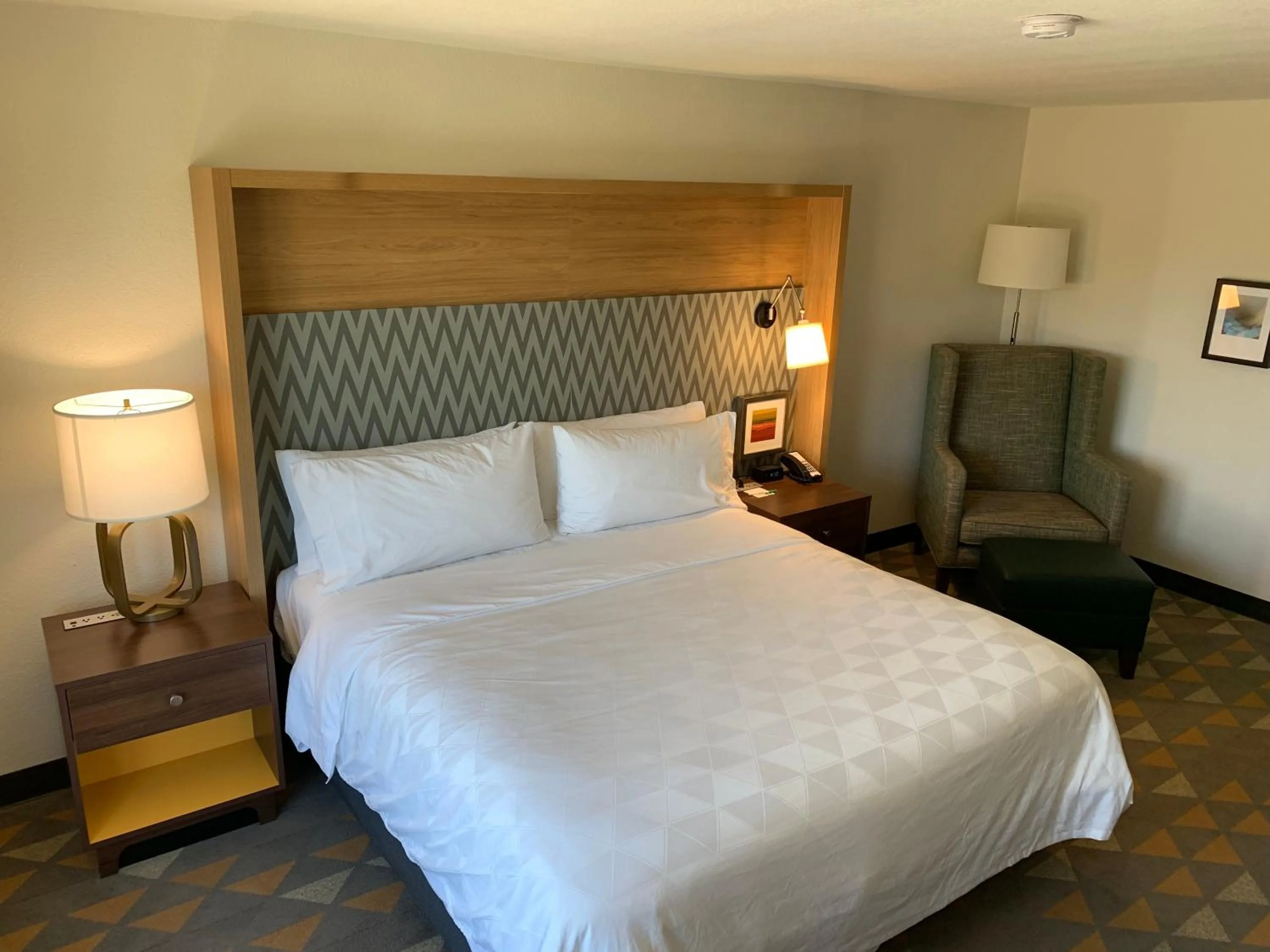 Photo of the whole room, Bed in Holiday Inn Baton Rouge-South by IHG
