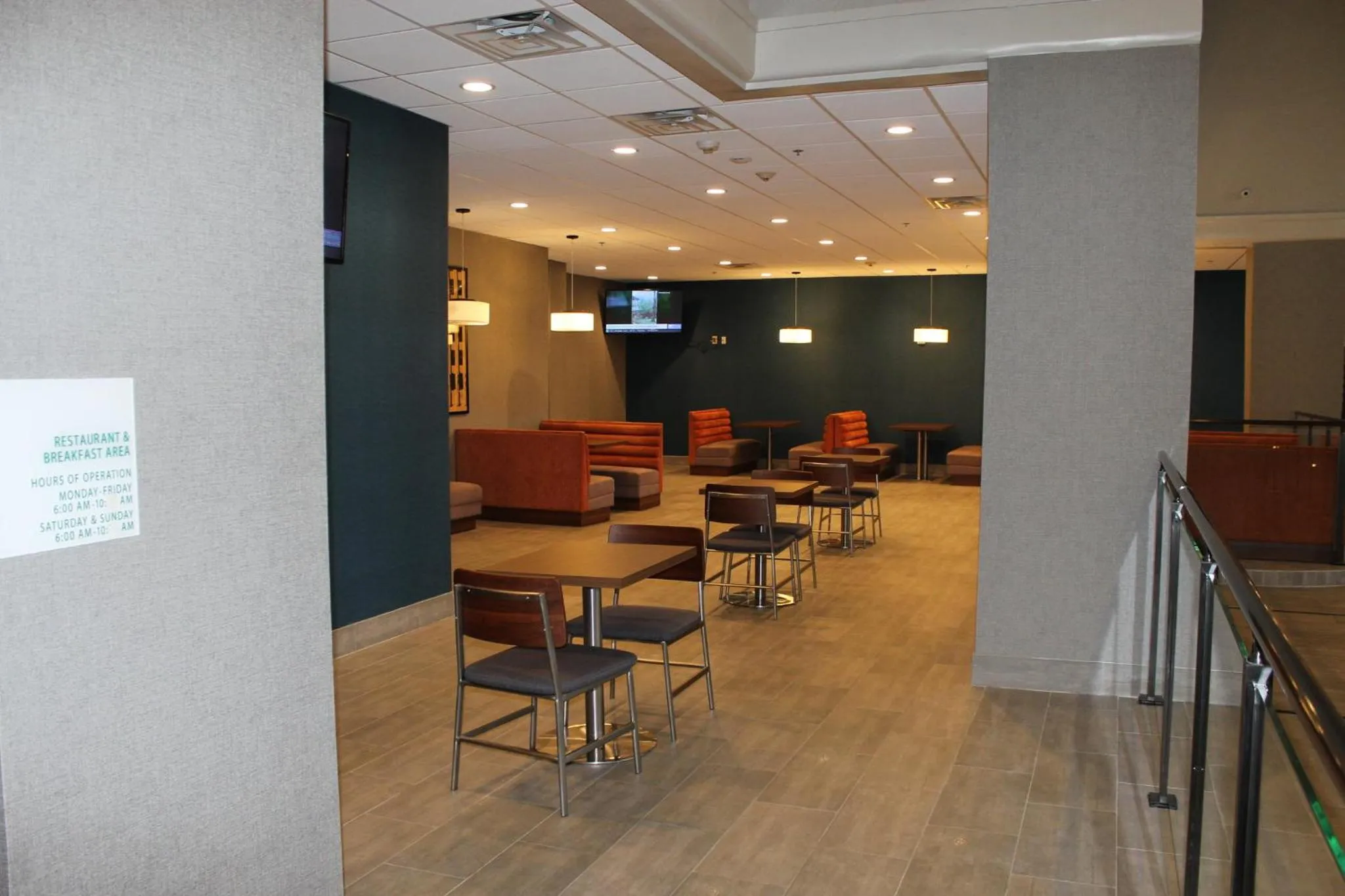 Restaurant/places to eat in Holiday Inn Baton Rouge-South by IHG