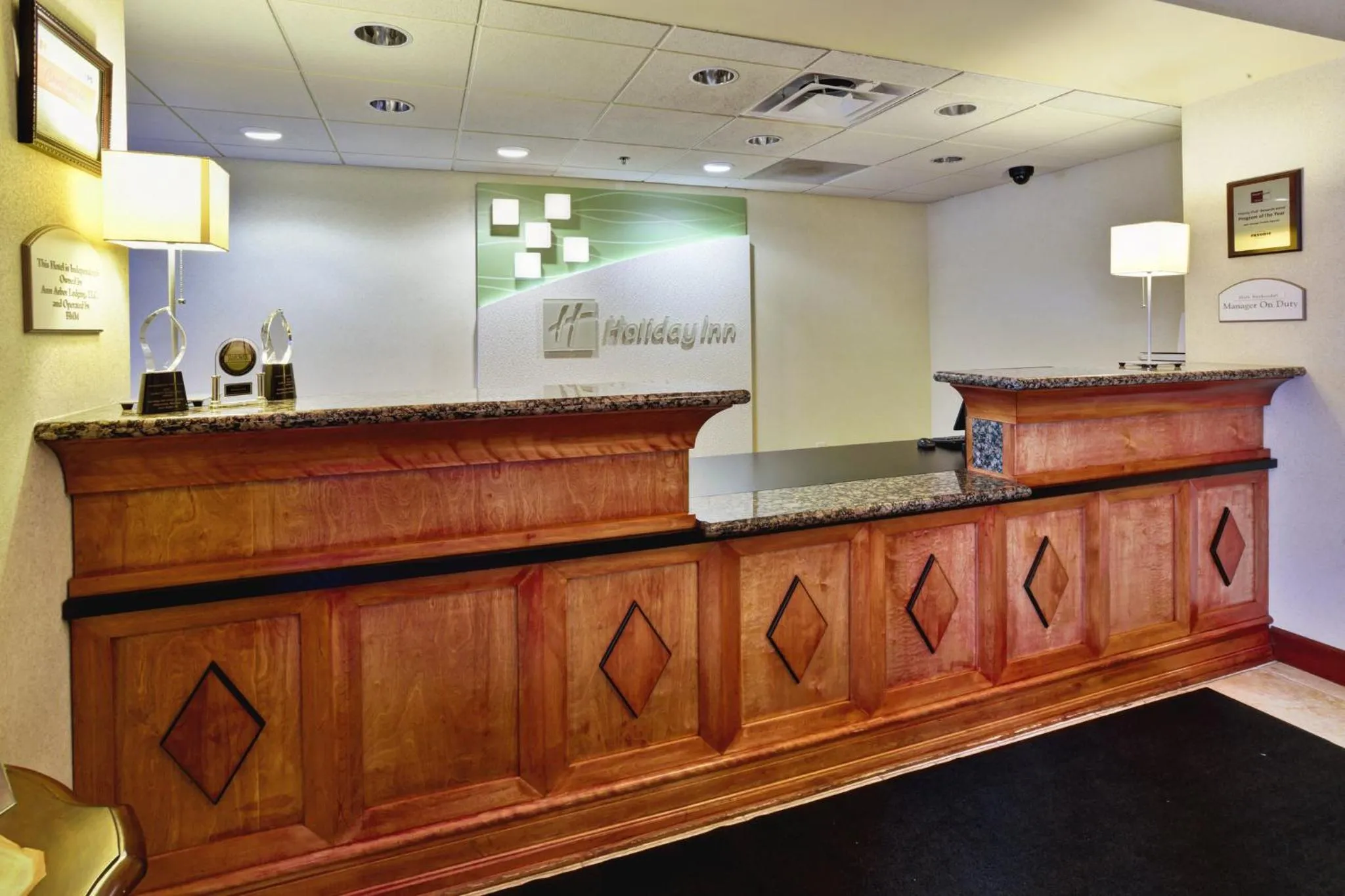 Lobby or reception in Holiday Inn Hotel & Suites Ann Arbor University of Michigan Area by IHG