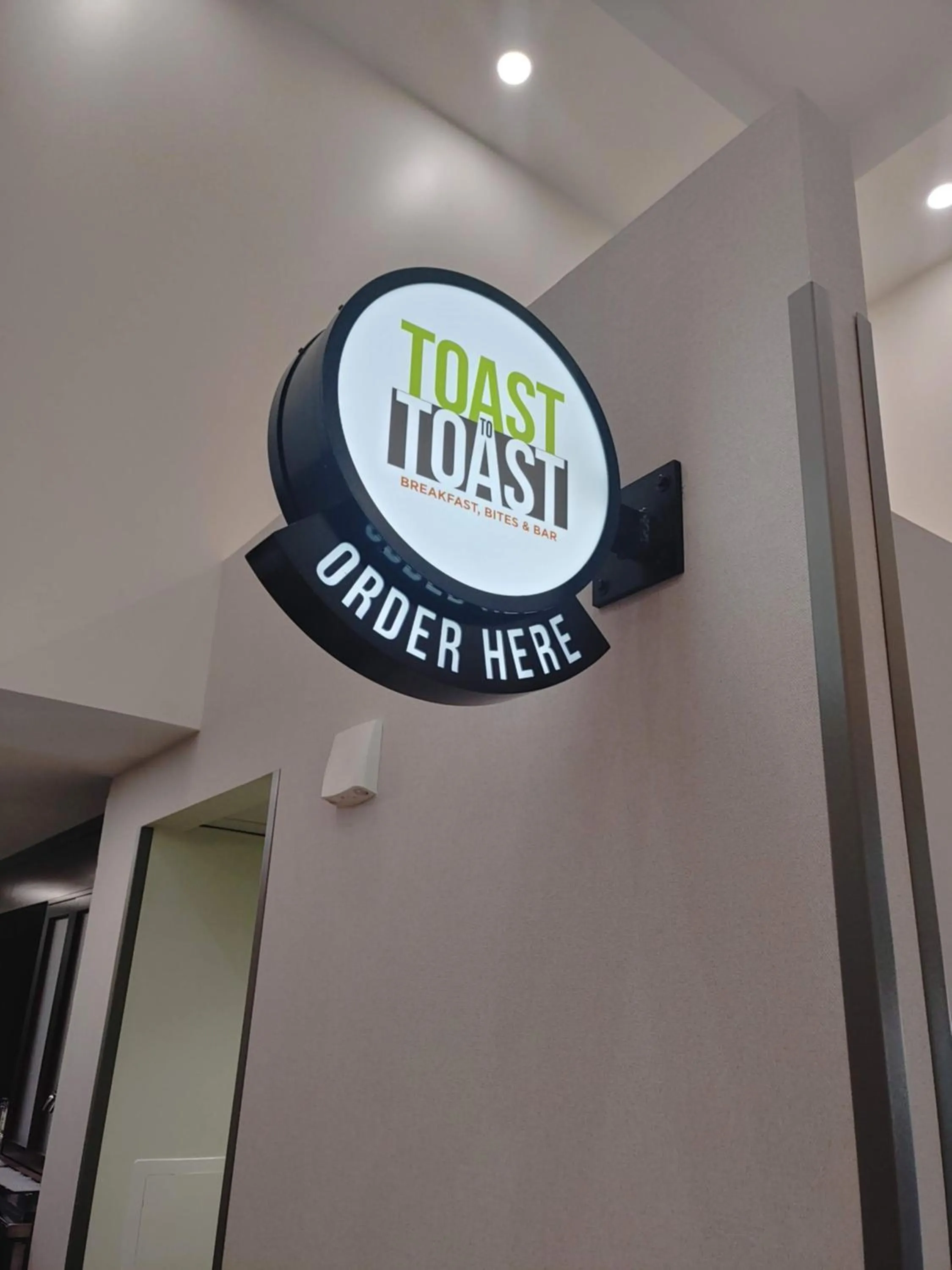 Restaurant/places to eat in Holiday Inn Hotel & Suites Ann Arbor University of Michigan Area by IHG