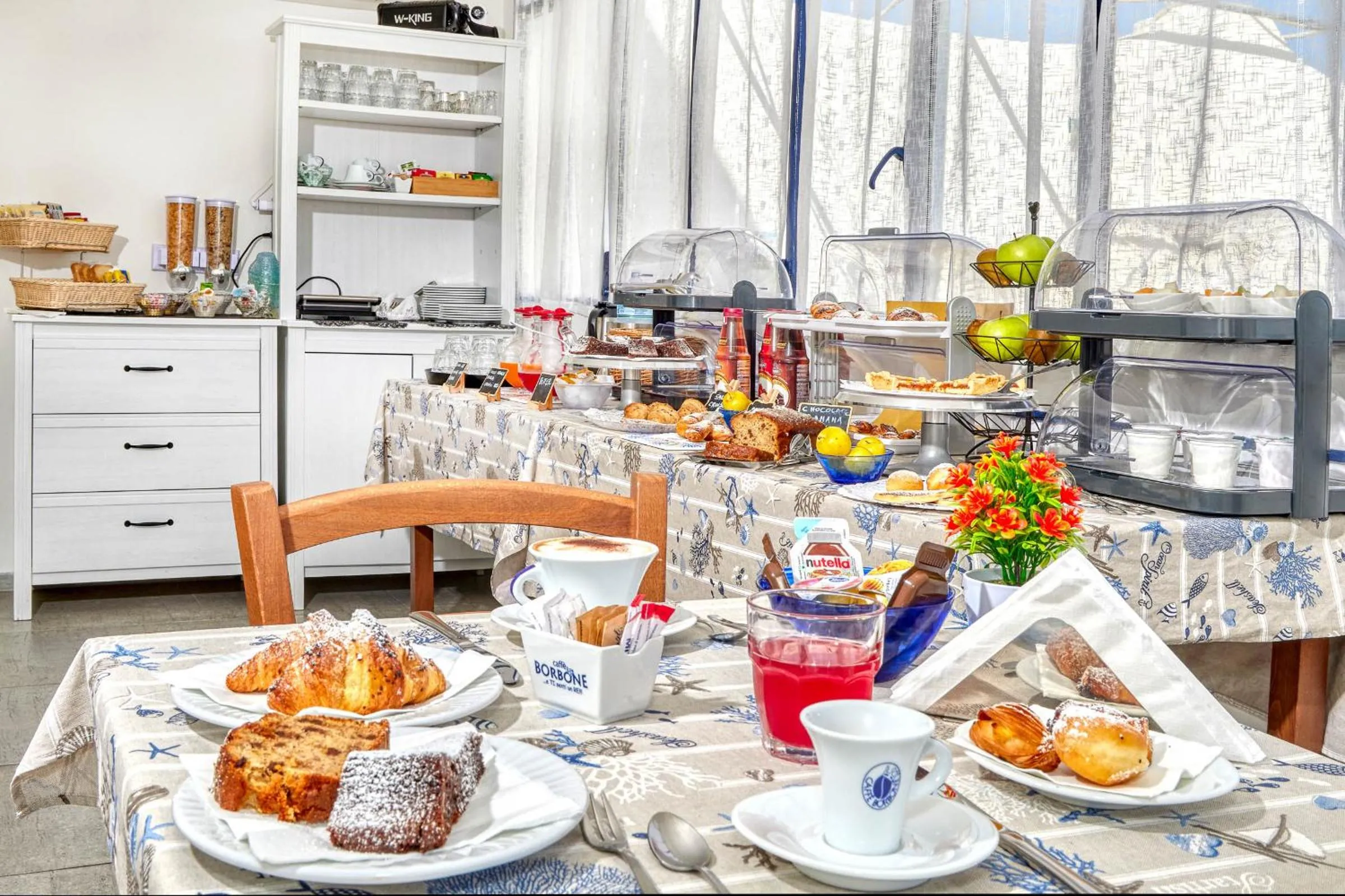 Food and drinks in Hotel Victoria Place