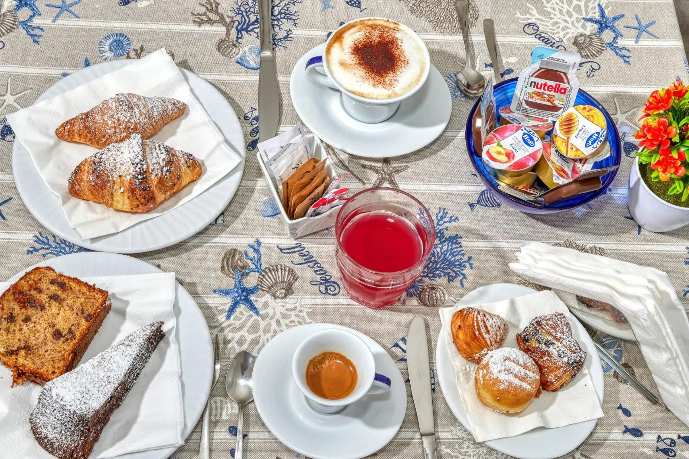 Food and drinks in Hotel Victoria Place