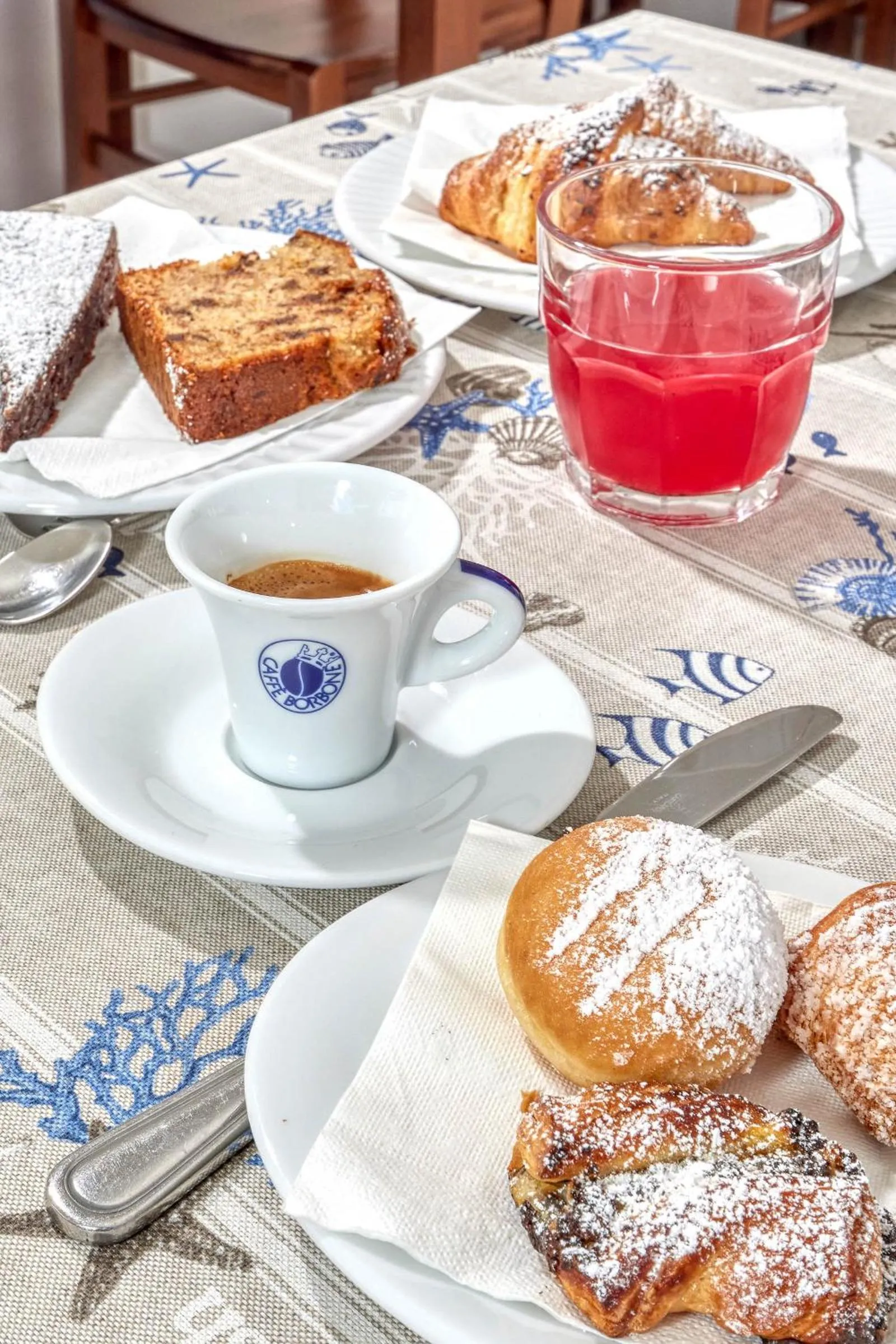 Food and drinks in Hotel Victoria Place