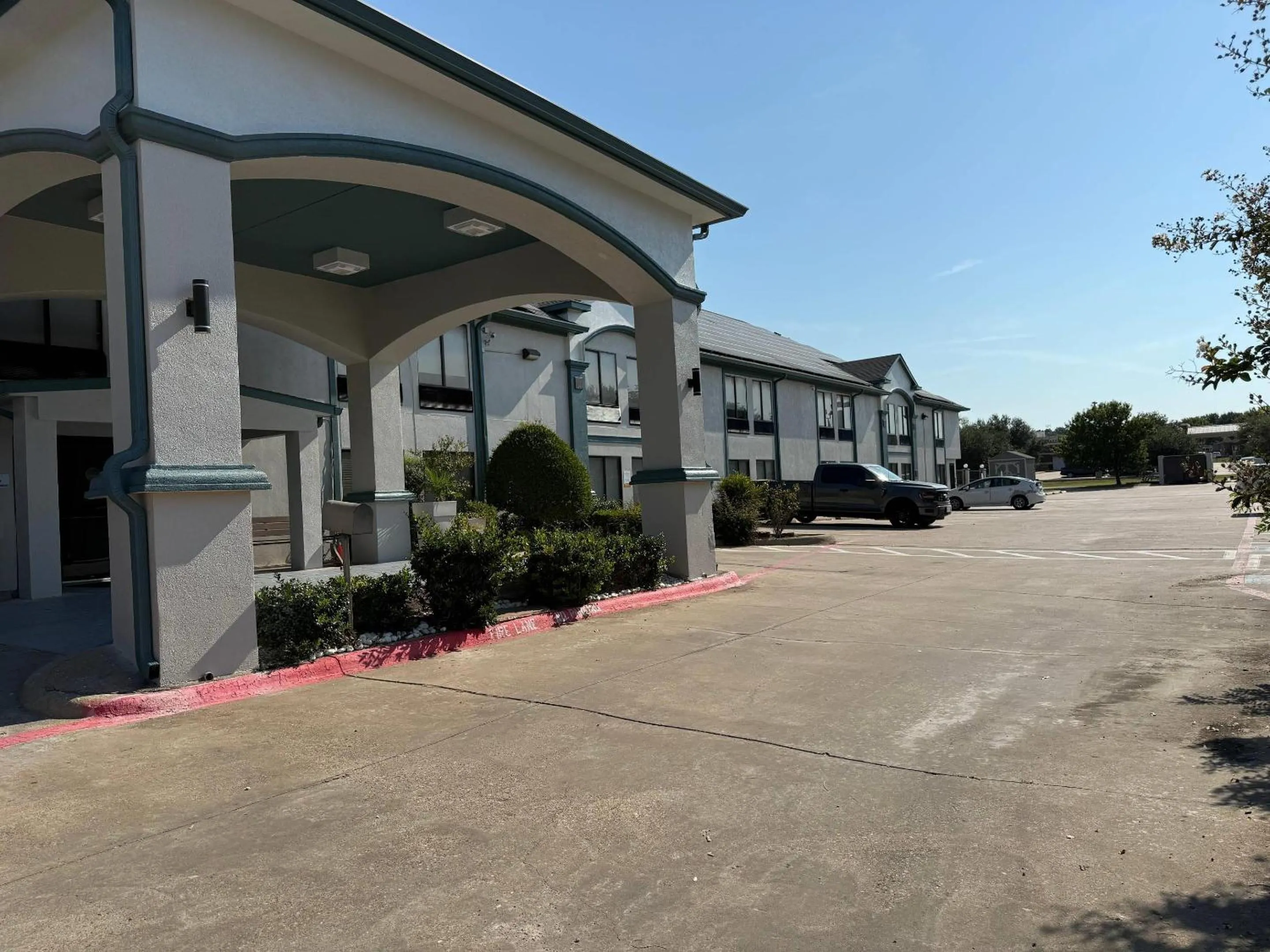 Property building in Quality Inn Hillsboro