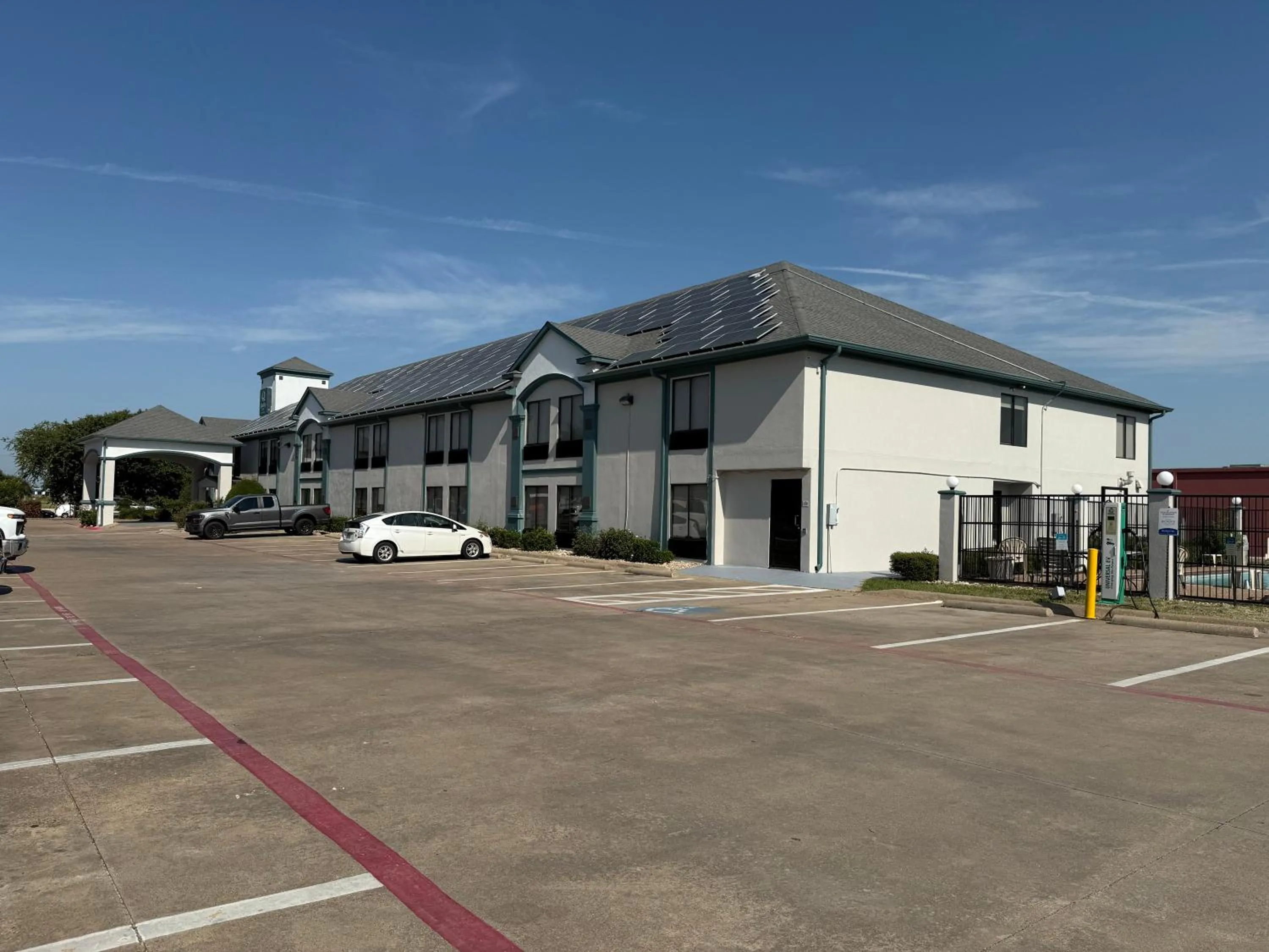 Property building in Quality Inn Hillsboro