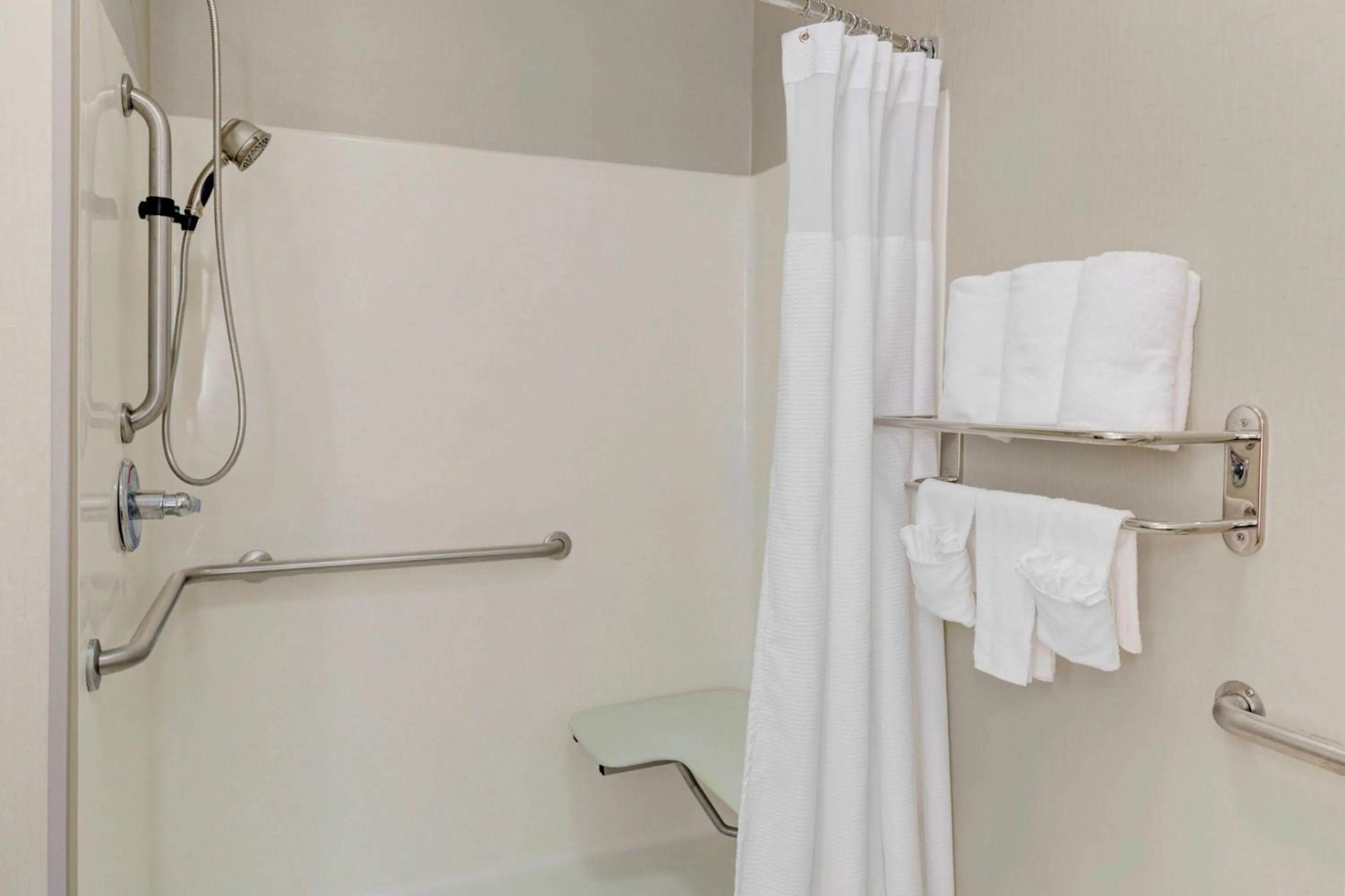 Bathroom in SpringHill Suites by Marriott Memphis East Galleria