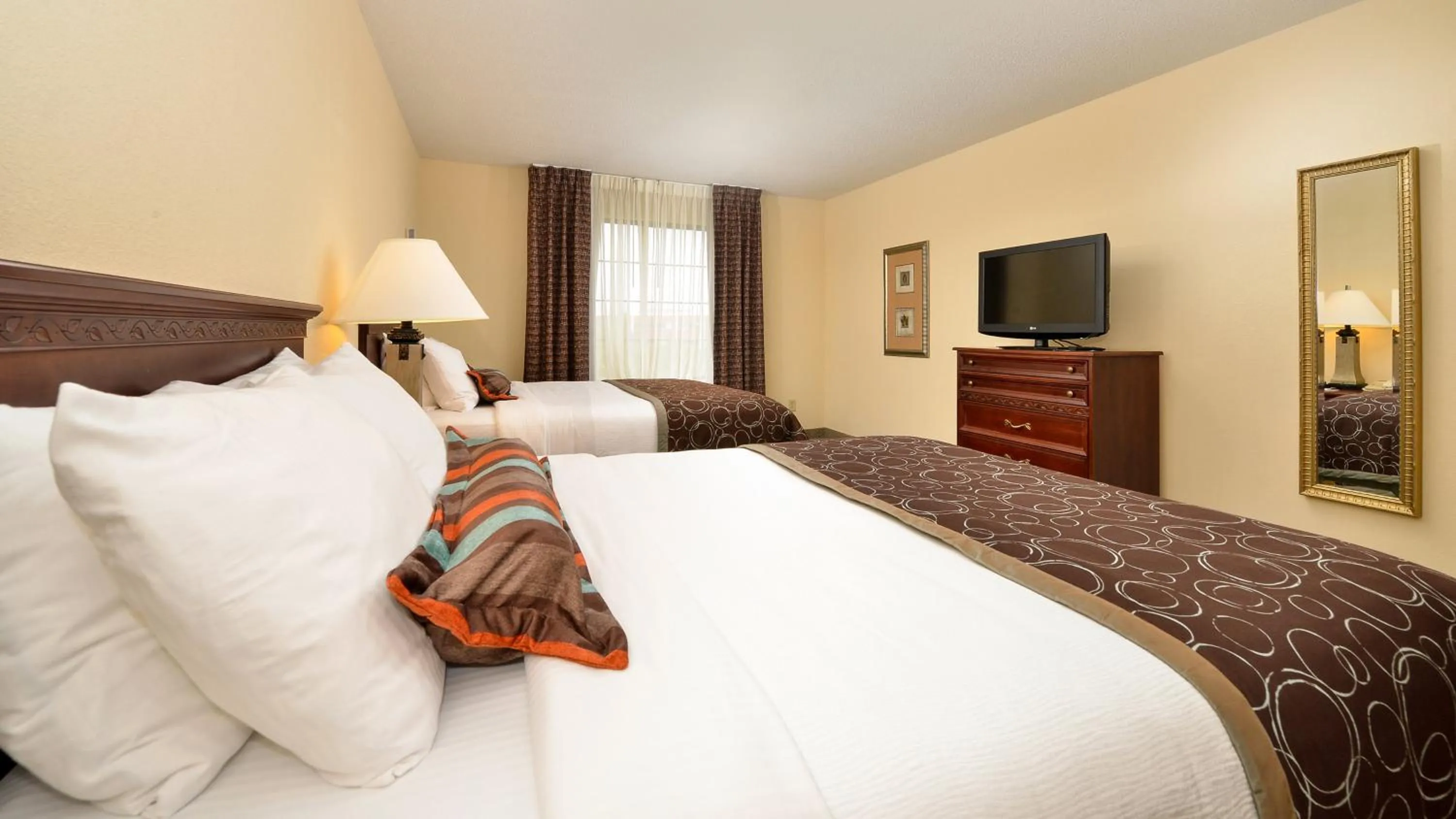 Photo of the whole room, Bed in Staybridge Suites West Des Moines by IHG