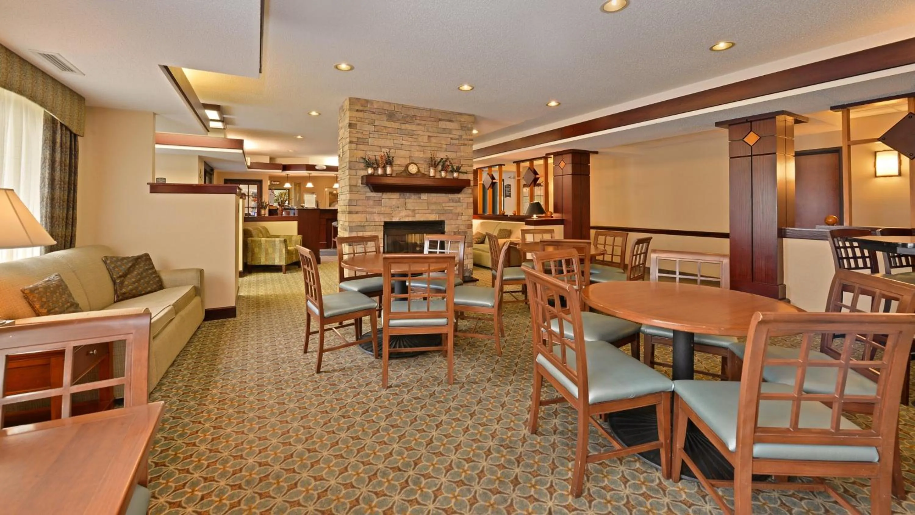 Restaurant/places to eat in Staybridge Suites West Des Moines by IHG