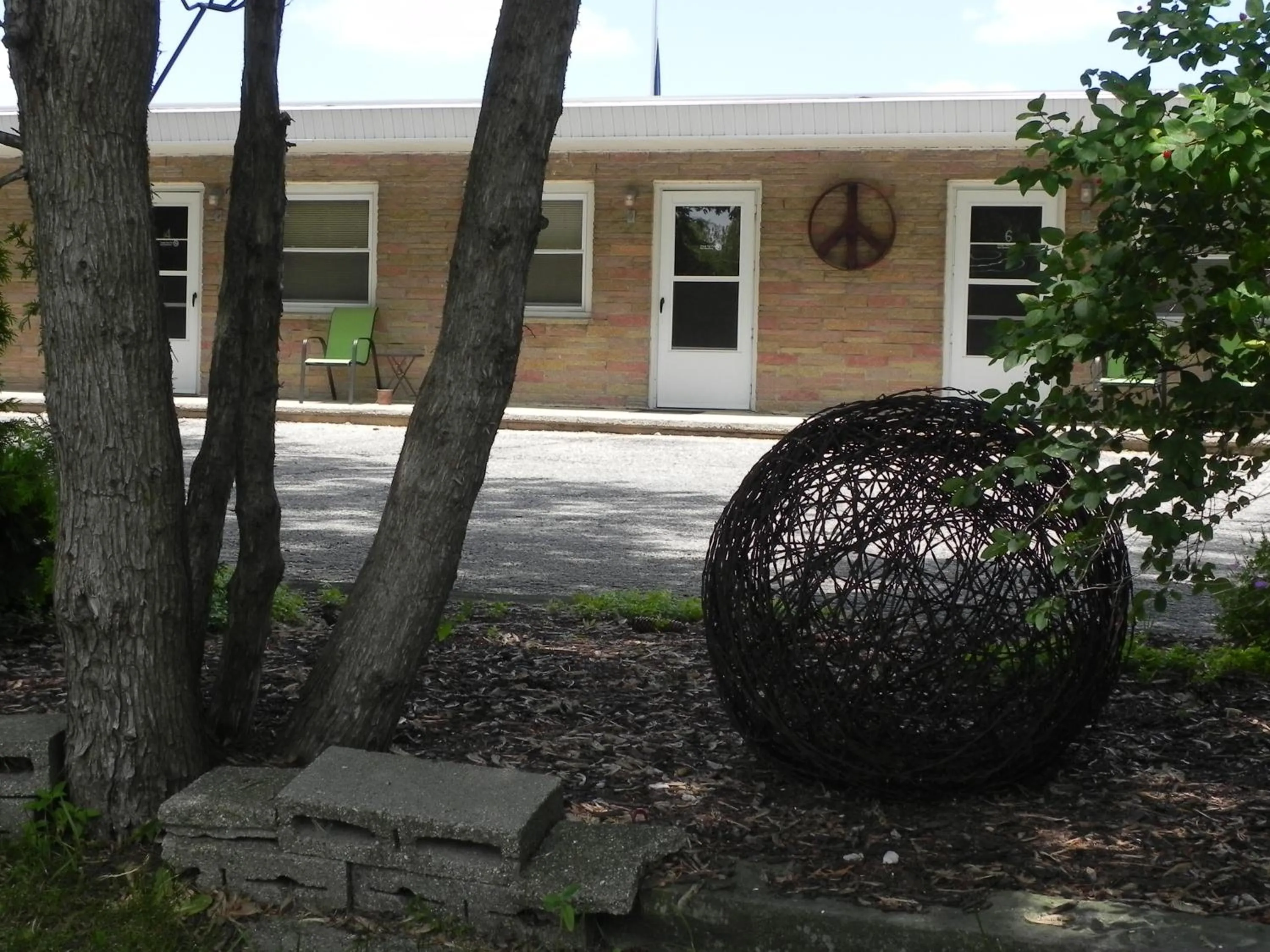 Garden view in The Triangle Motel