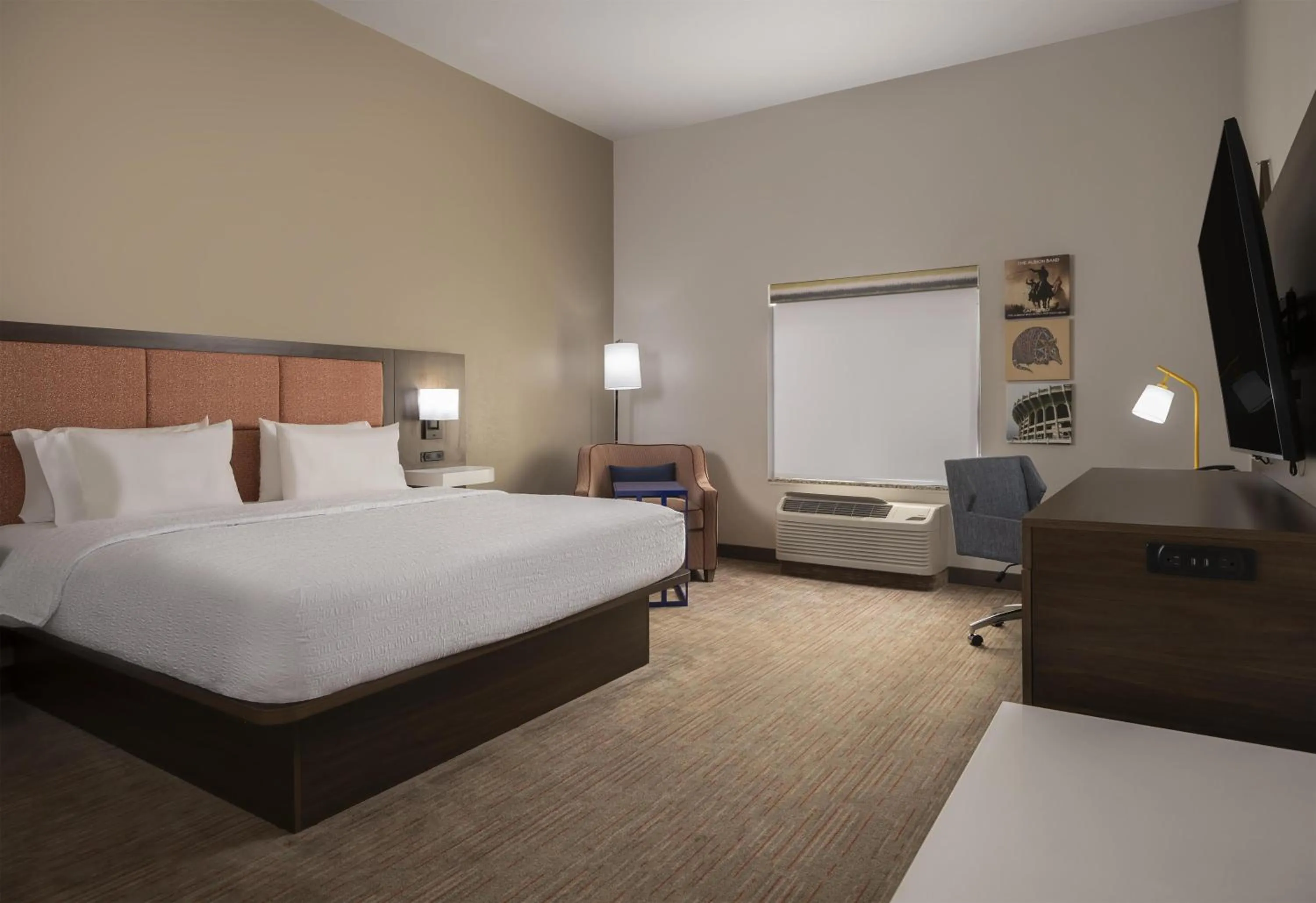 Bed in Hampton Inn & Suites - Mansfield