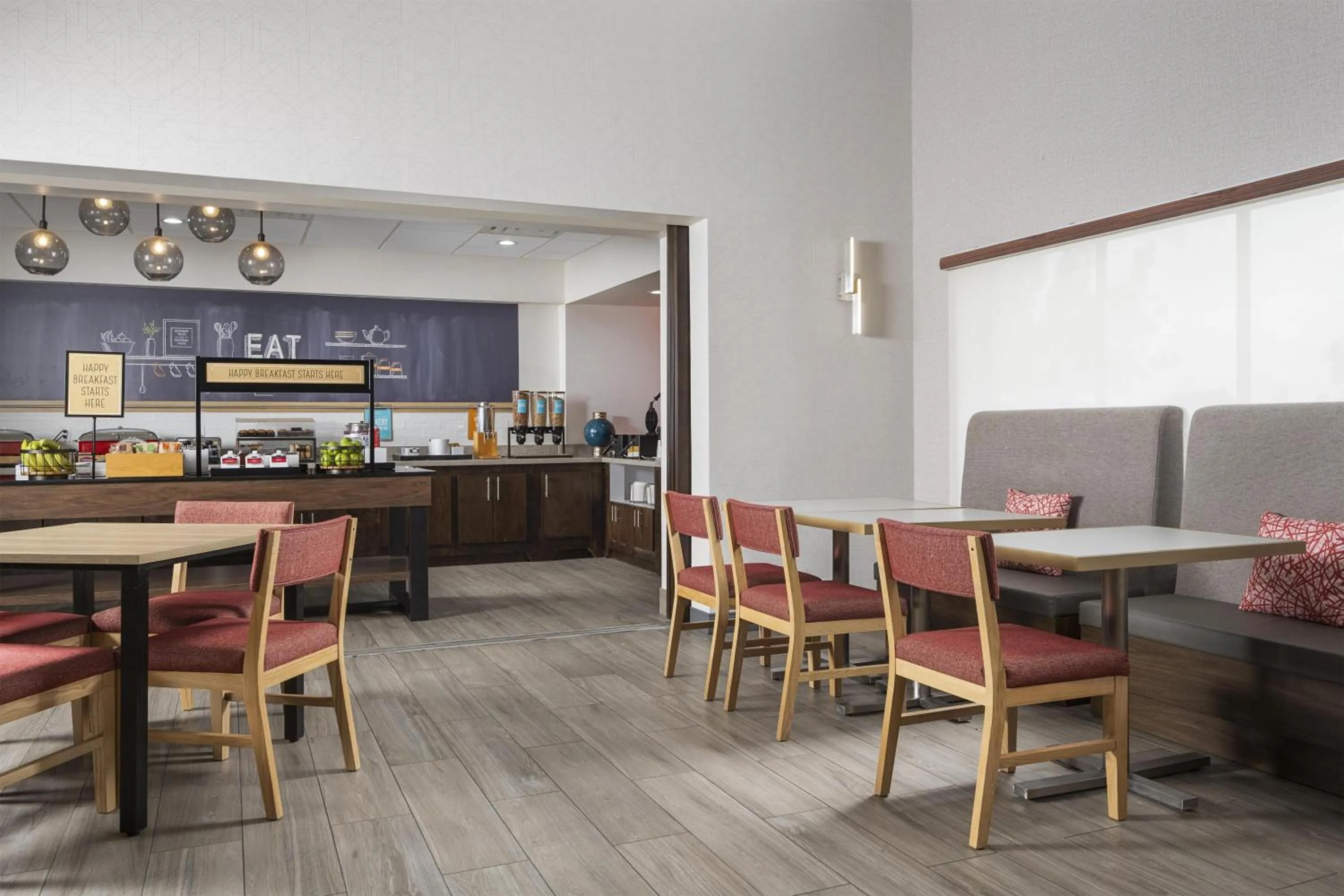 Breakfast in Hampton Inn & Suites - Mansfield