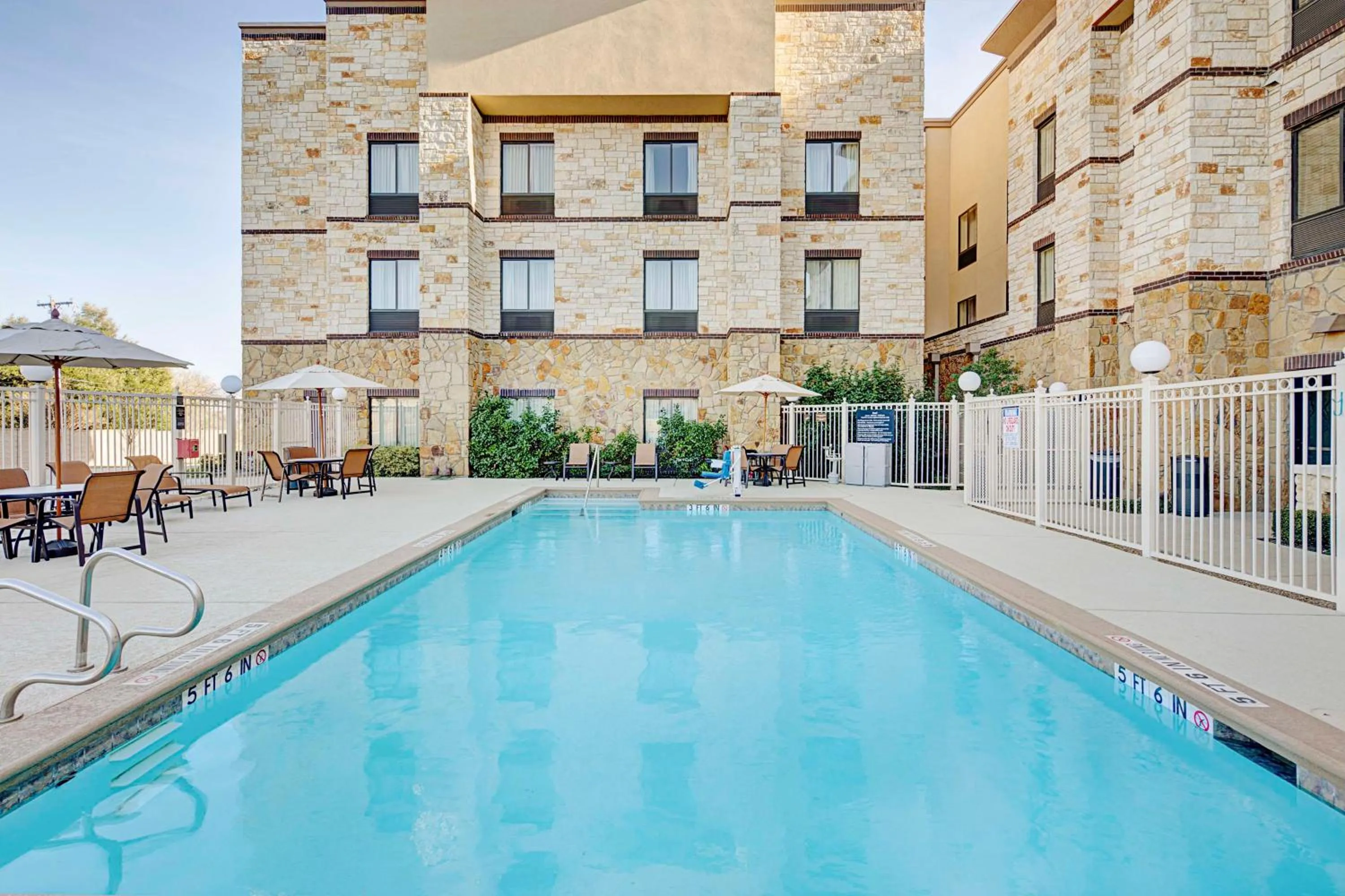 Pool view in Hampton Inn & Suites - Mansfield