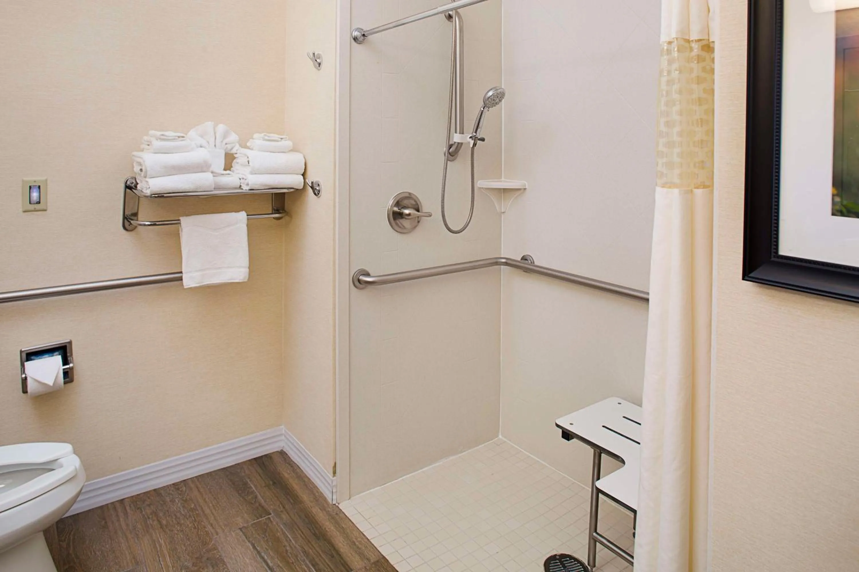 Bathroom in Hampton Inn & Suites - Mansfield