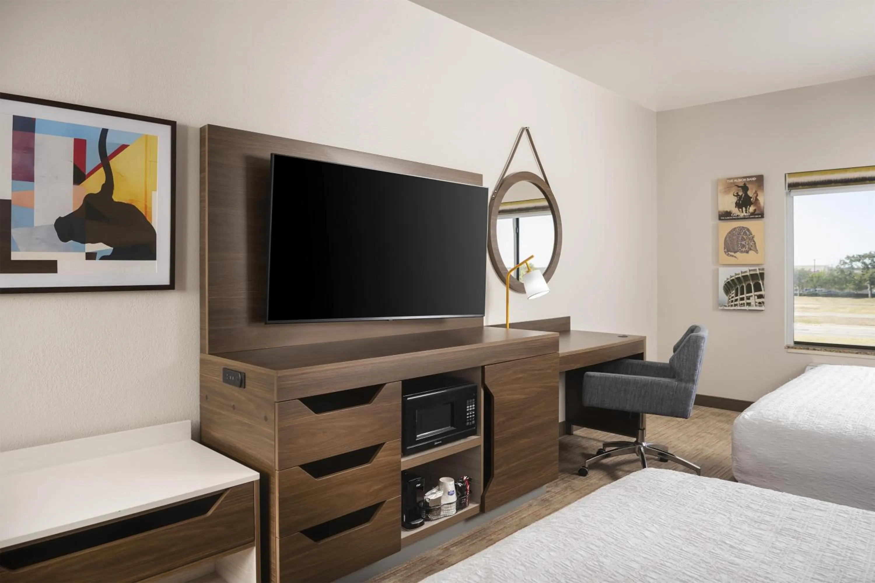 Bed in Hampton Inn & Suites - Mansfield