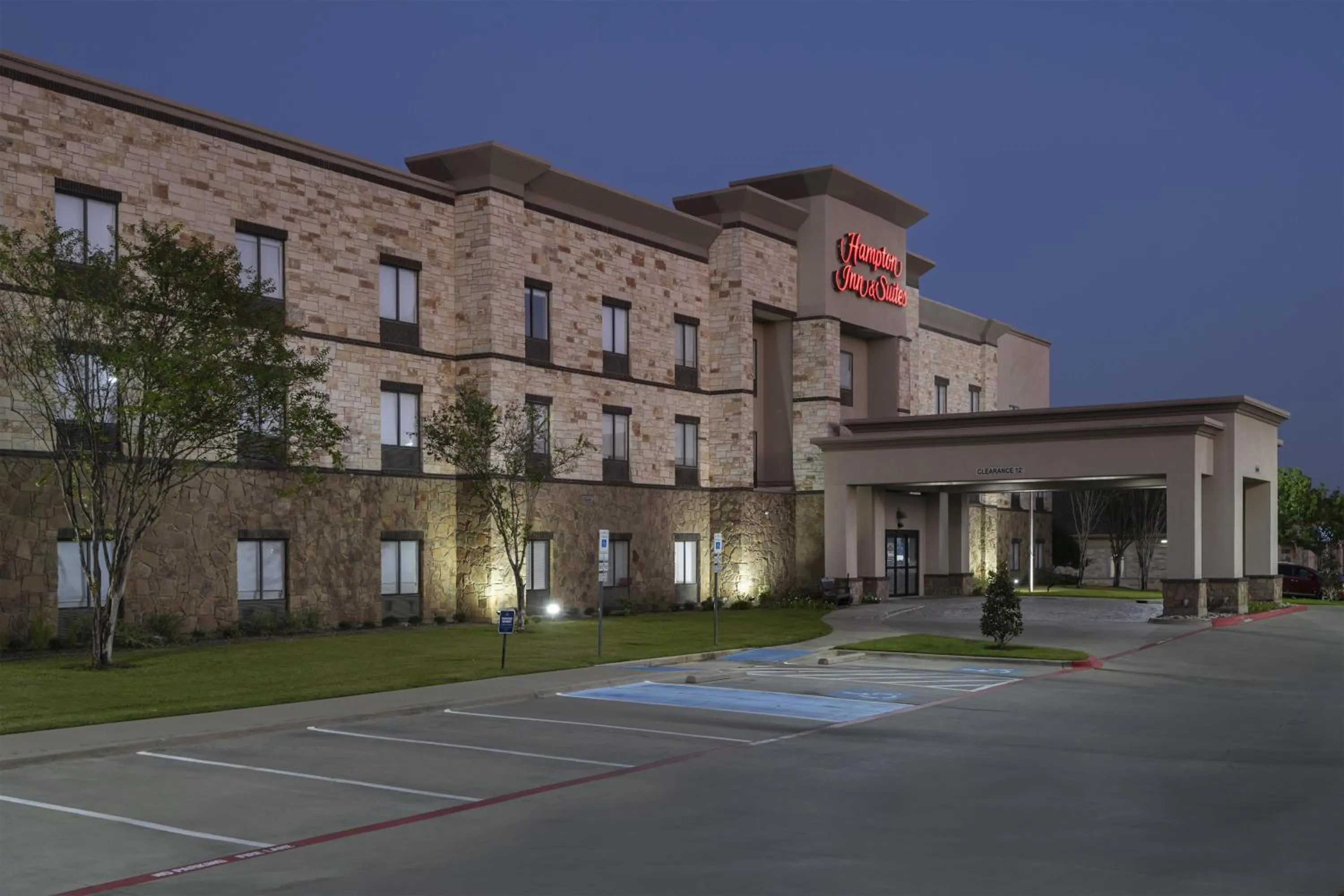 Property building in Hampton Inn & Suites - Mansfield