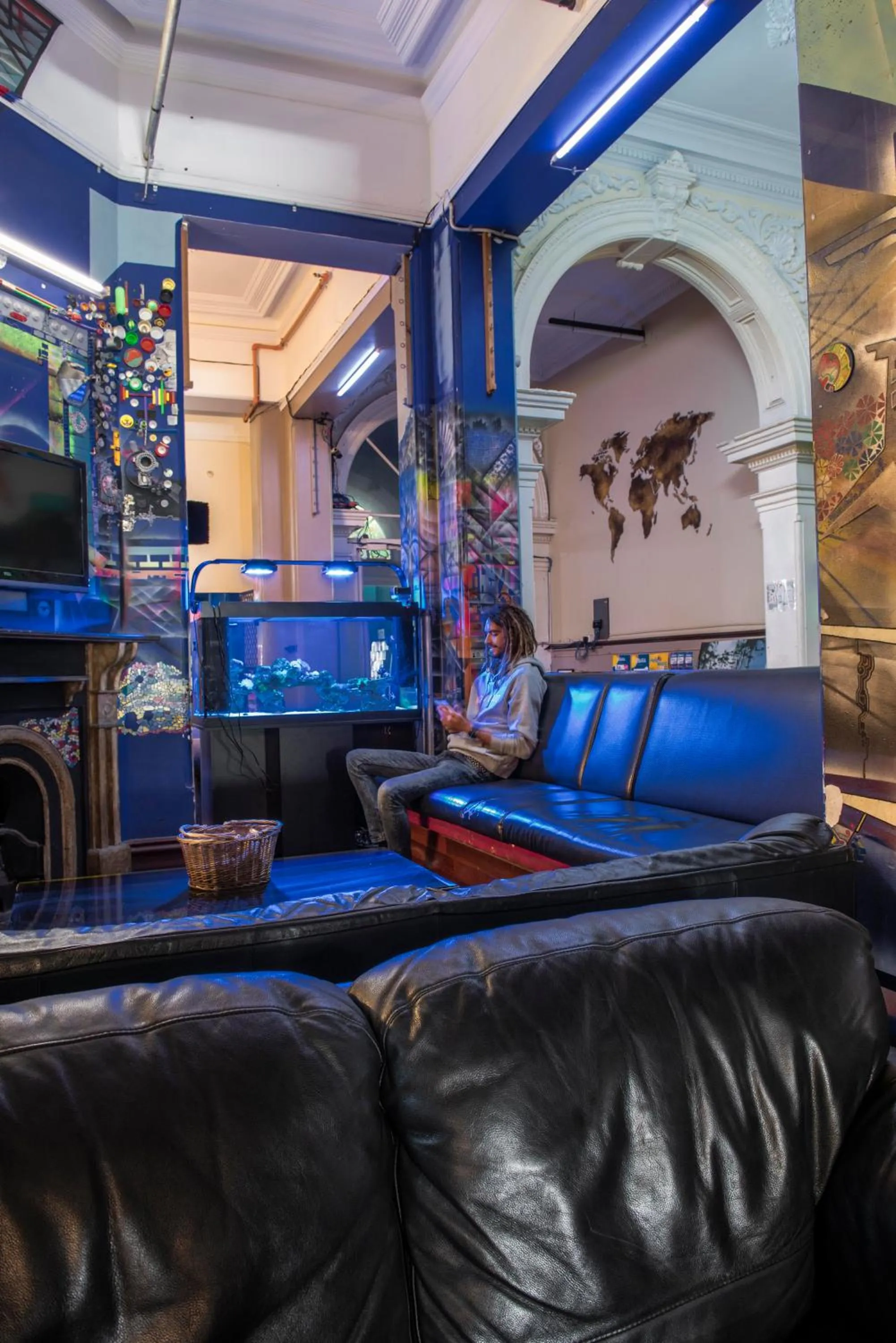 Communal lounge/ TV room in Sundancer Backpackers Hostel