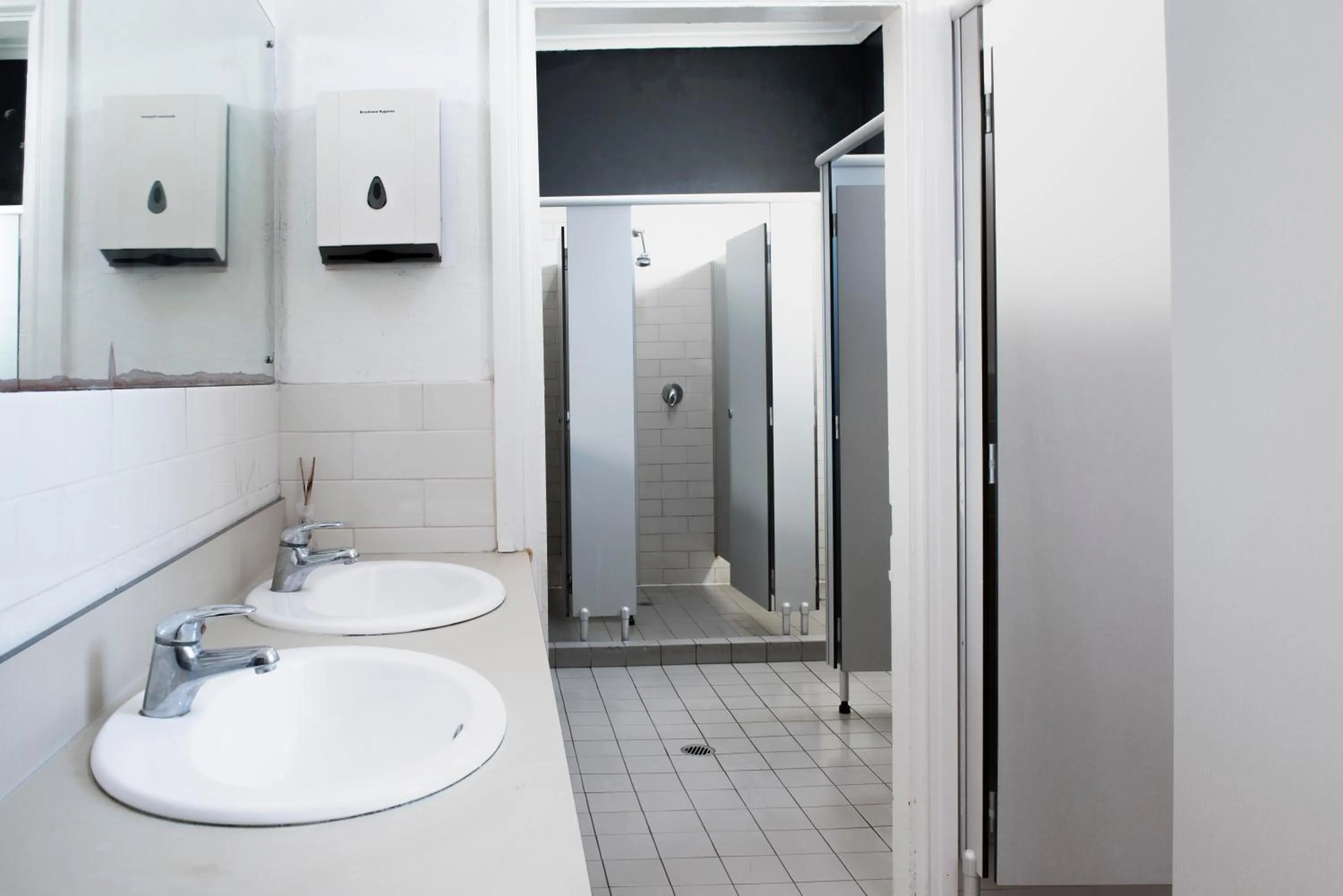 Bathroom in Sundancer Backpackers Hostel