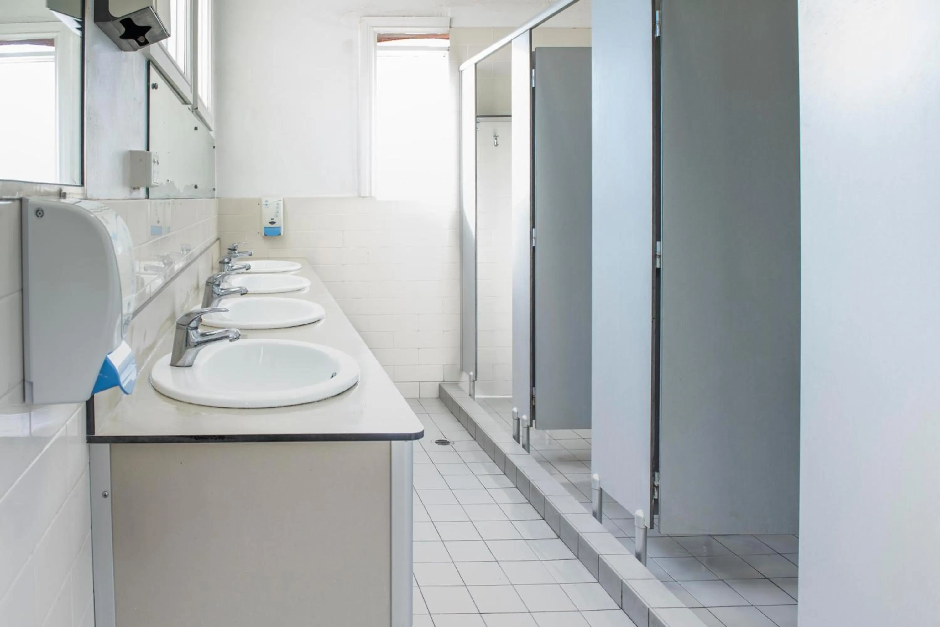 Bathroom in Sundancer Backpackers Hostel