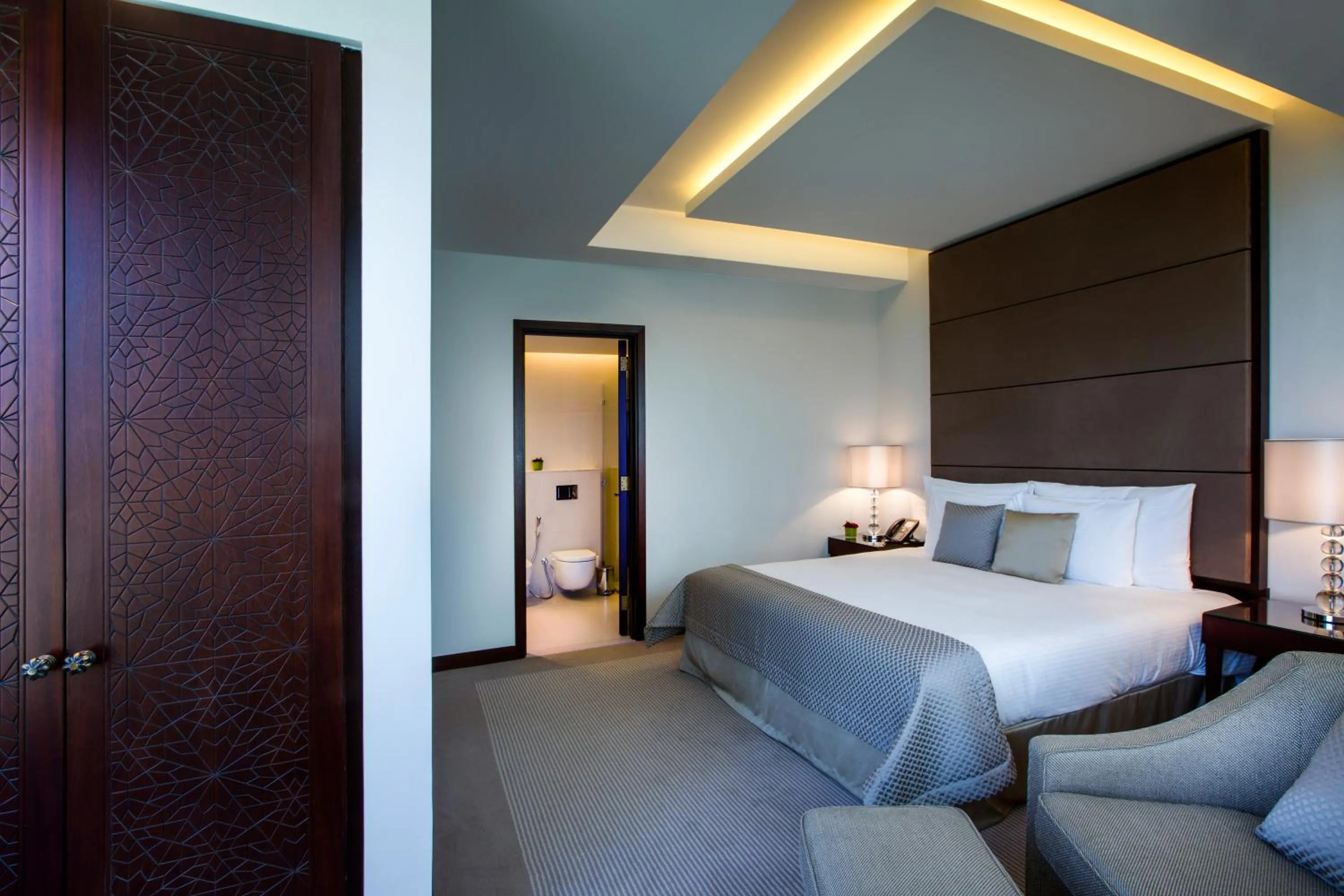 Toilet, Bed in Bab Al Qasr Residence
