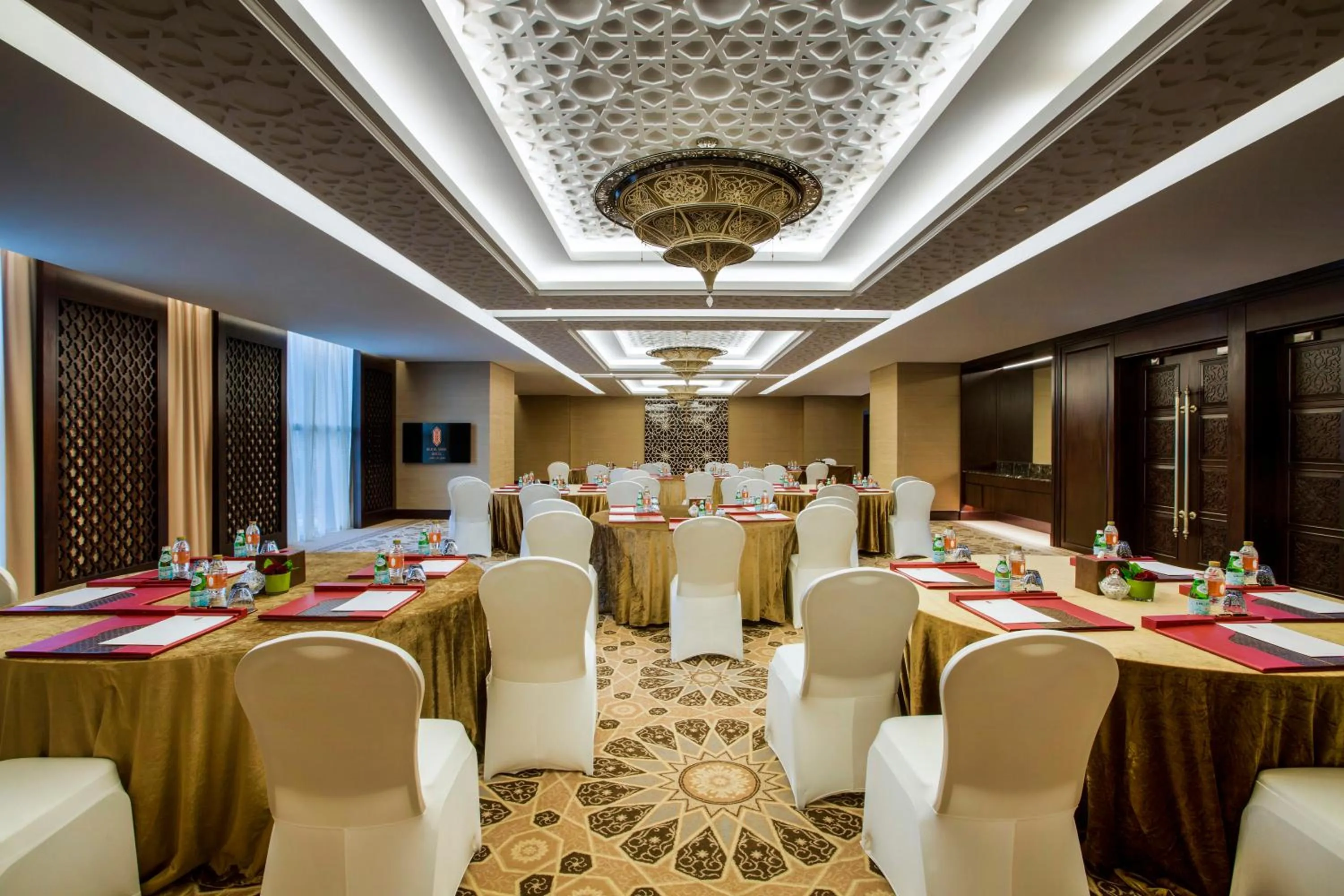 Business facilities in Bab Al Qasr Residence