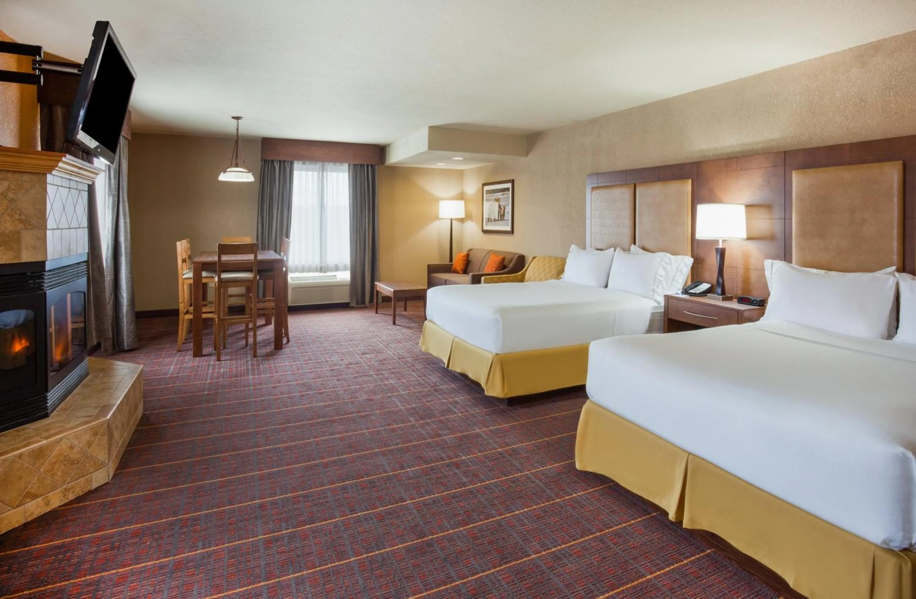 Photo of the whole room, Bed in Holiday Inn Express Hotel & Suites Brainerd-Baxter by IHG
