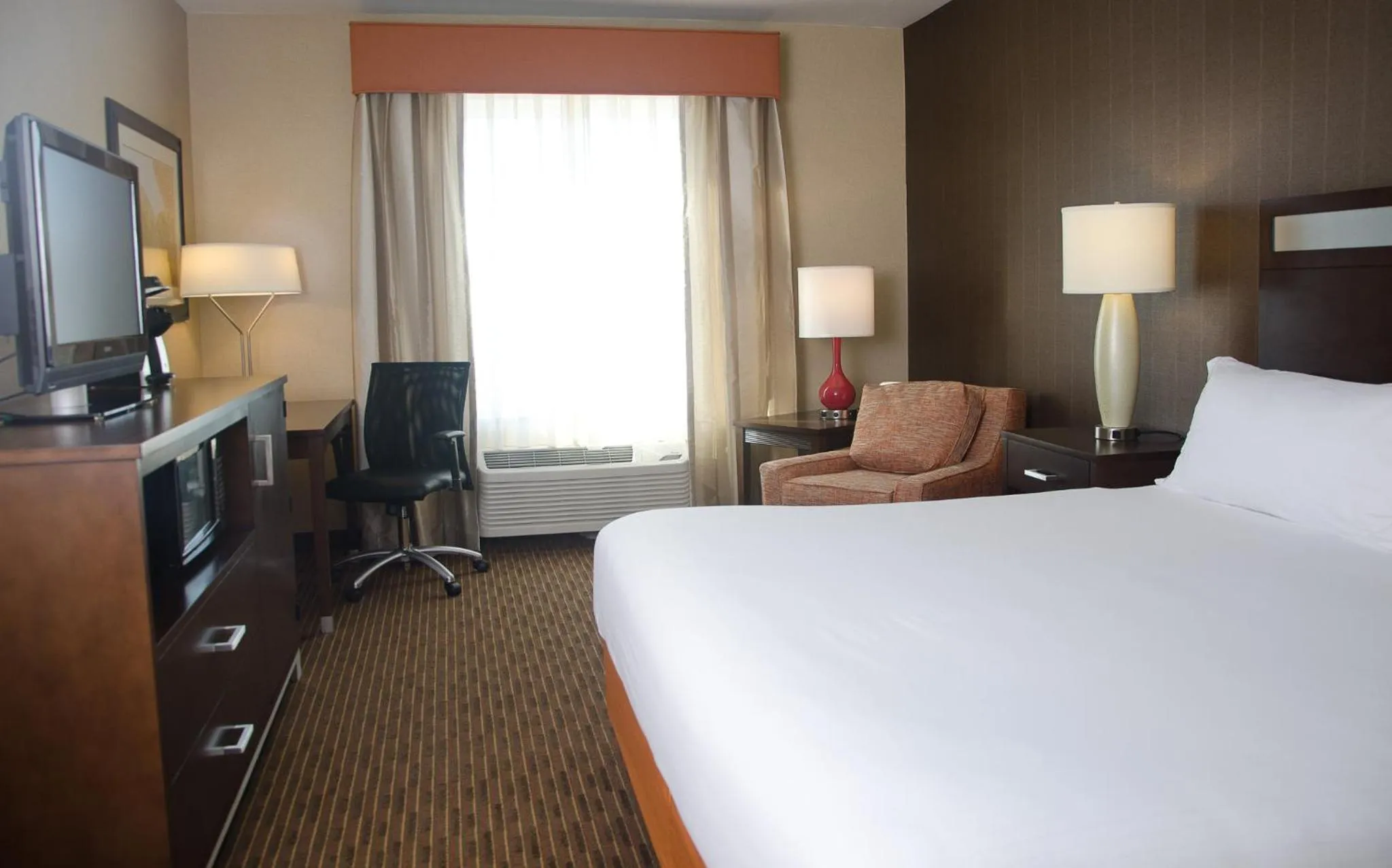 Photo of the whole room, Bed in Holiday Inn Express Hotel & Suites Watertown - Thousand Islands by IHG