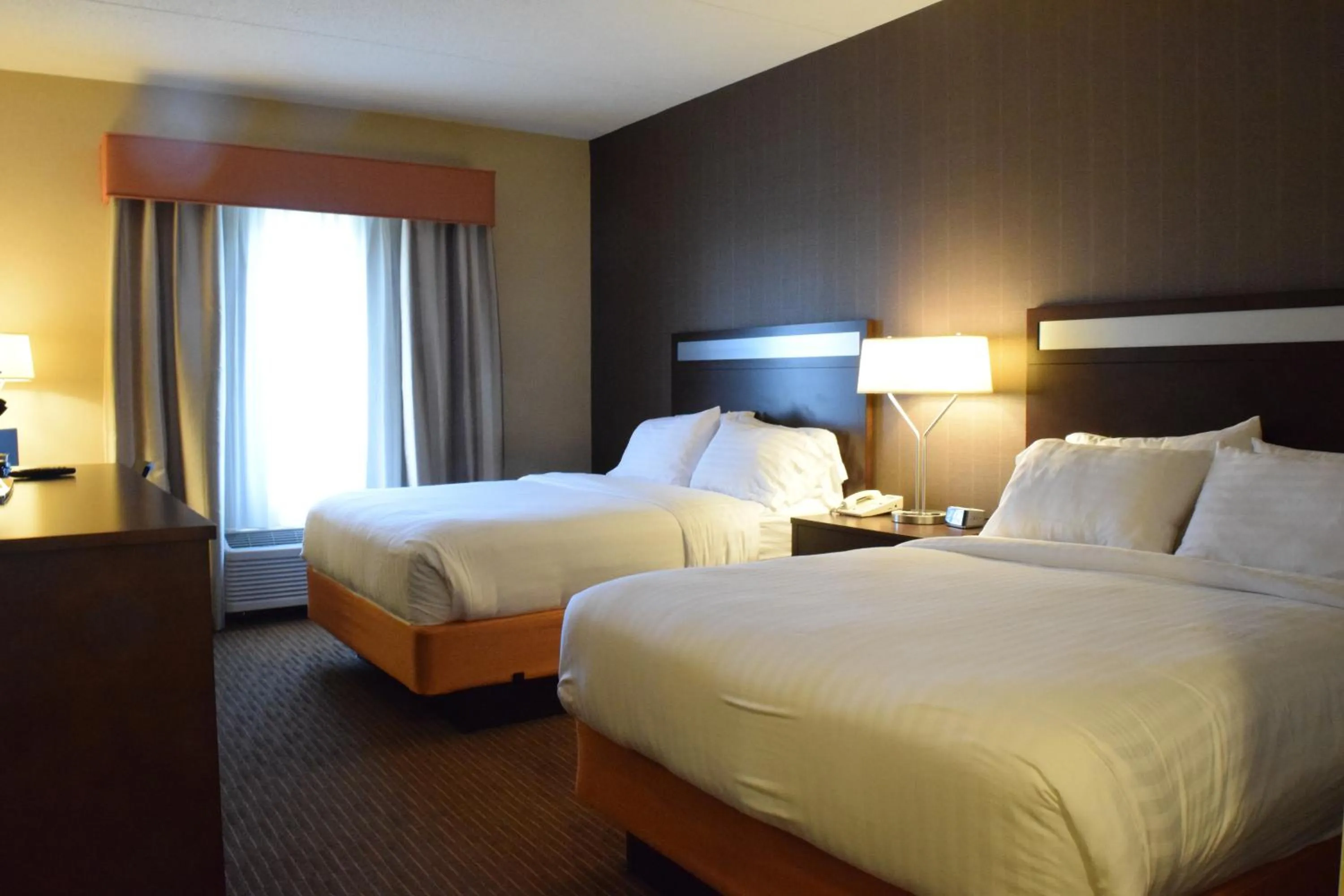 Bed in Holiday Inn Express Hotel & Suites Watertown - Thousand Islands by IHG