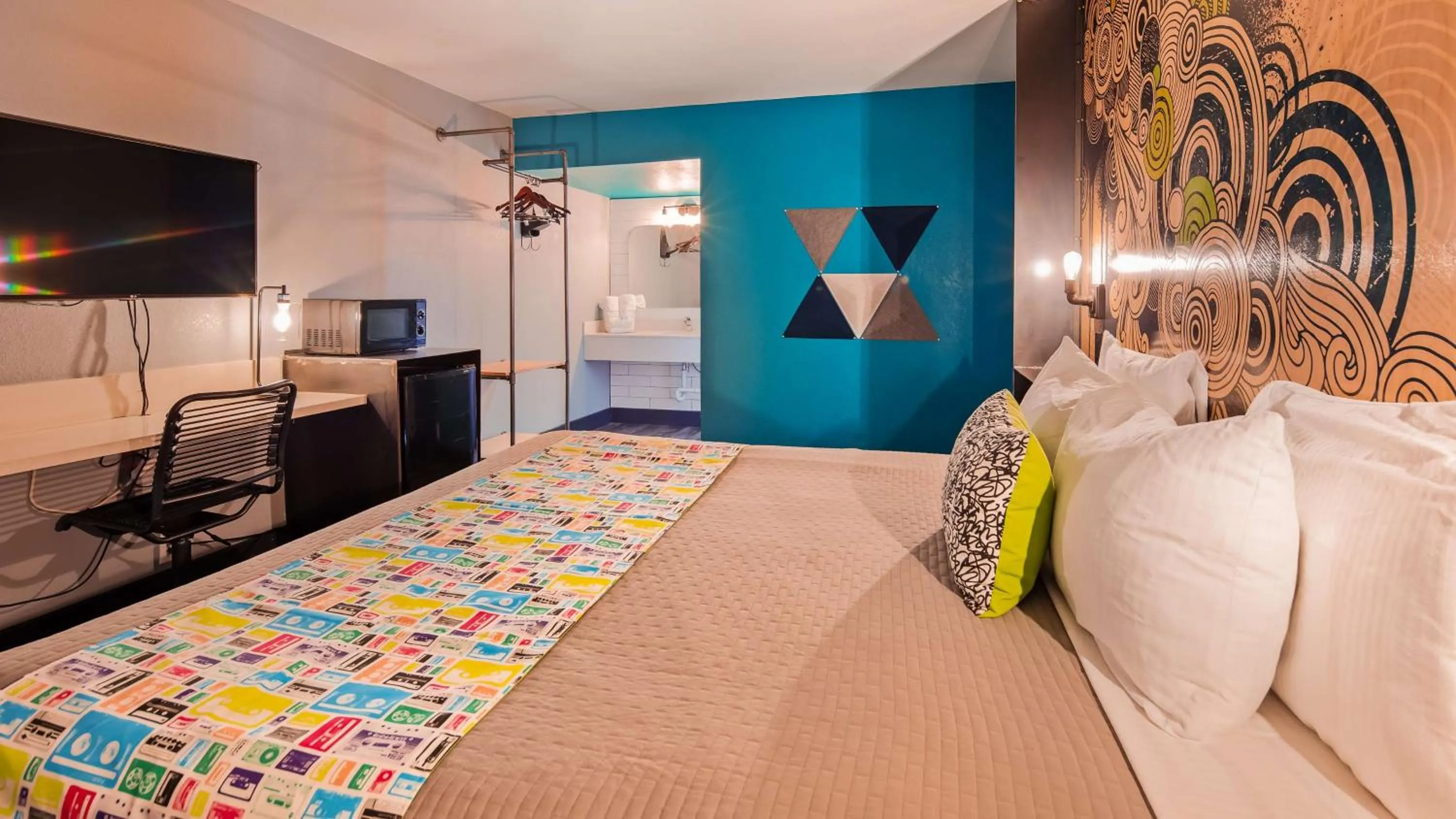 Photo of the whole room, Bed in Downtown Phoenix Hotel