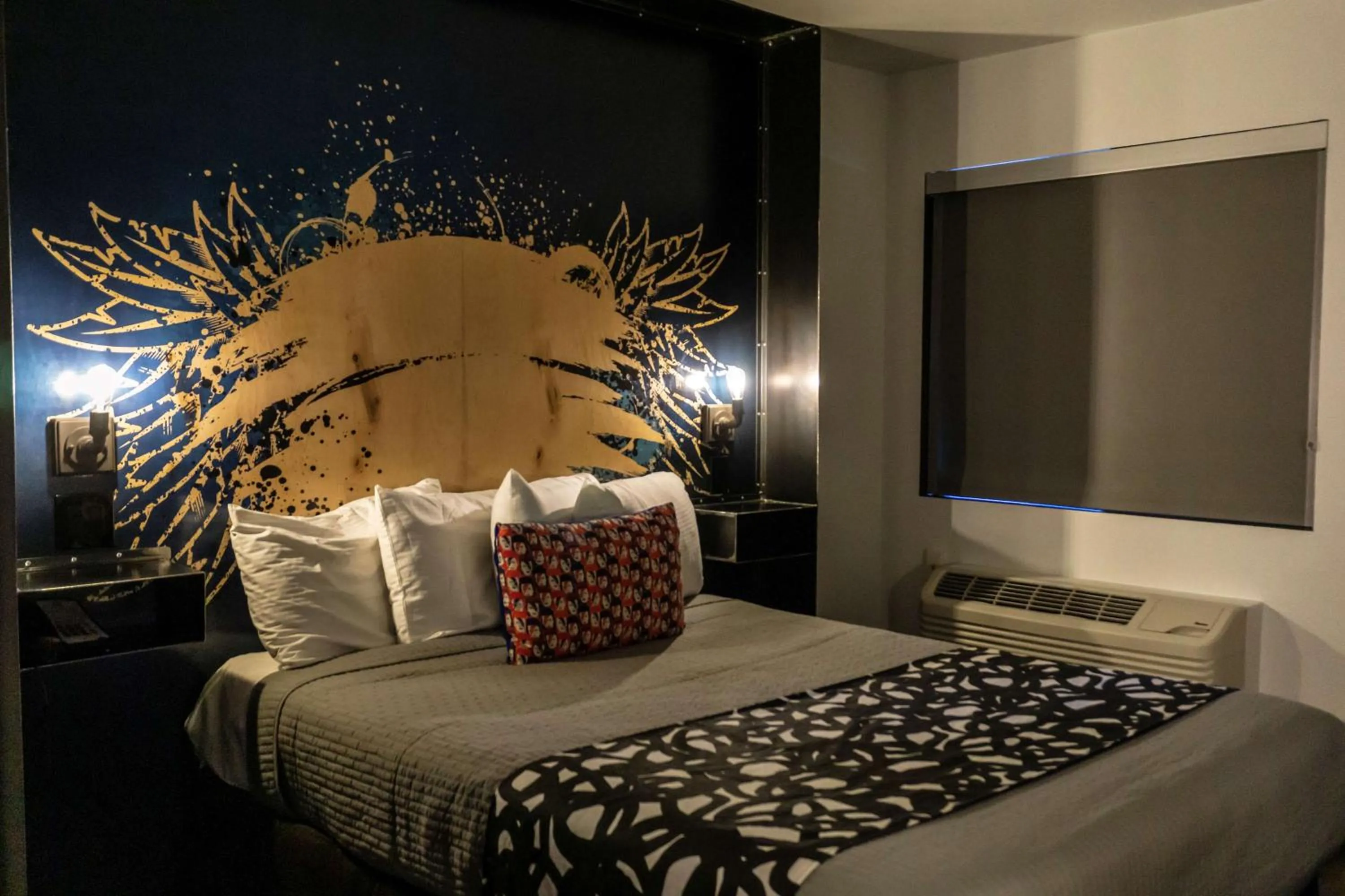 Photo of the whole room, Bed in Downtown Phoenix Hotel