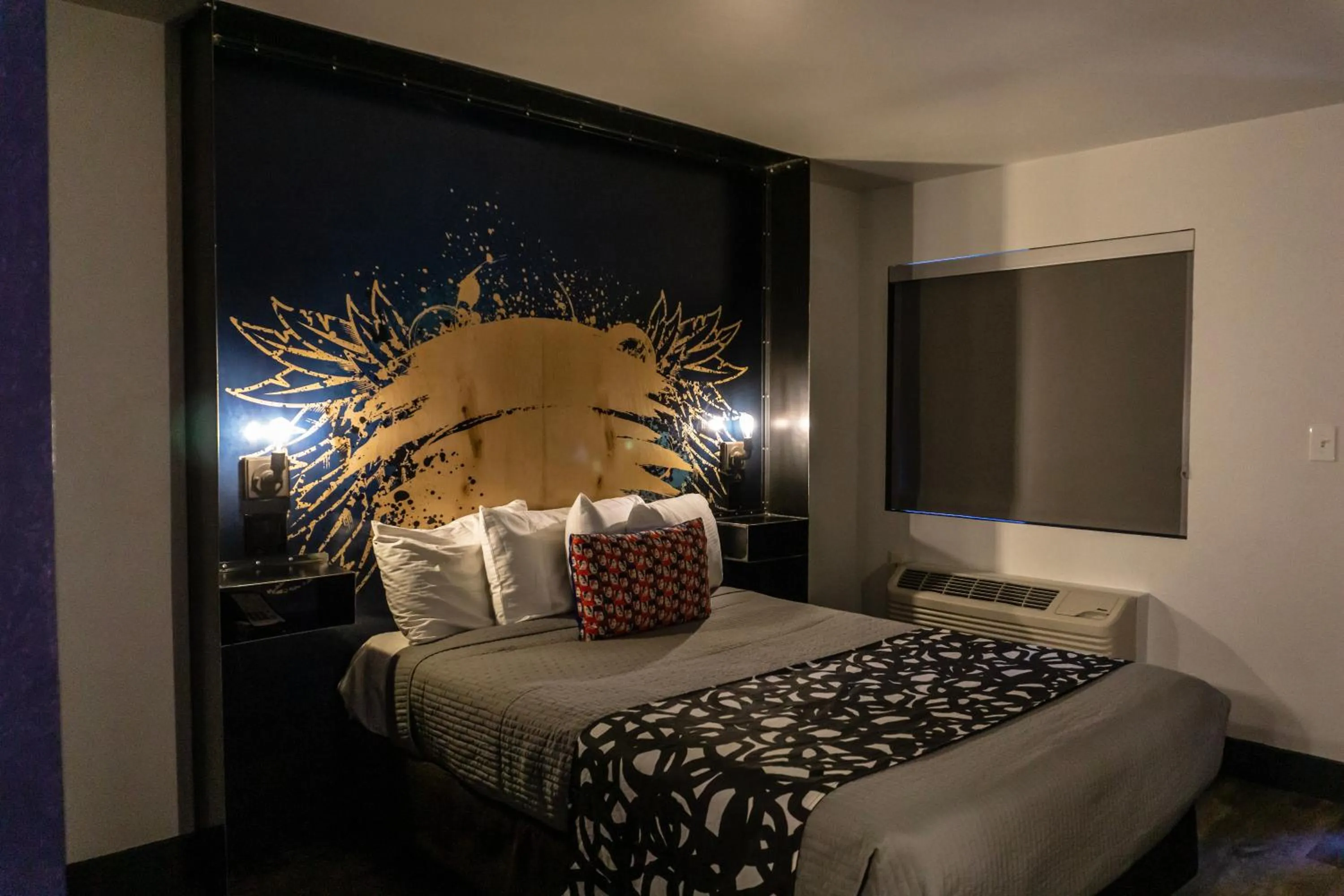 Bedroom, Bed in Downtown Phoenix Hotel