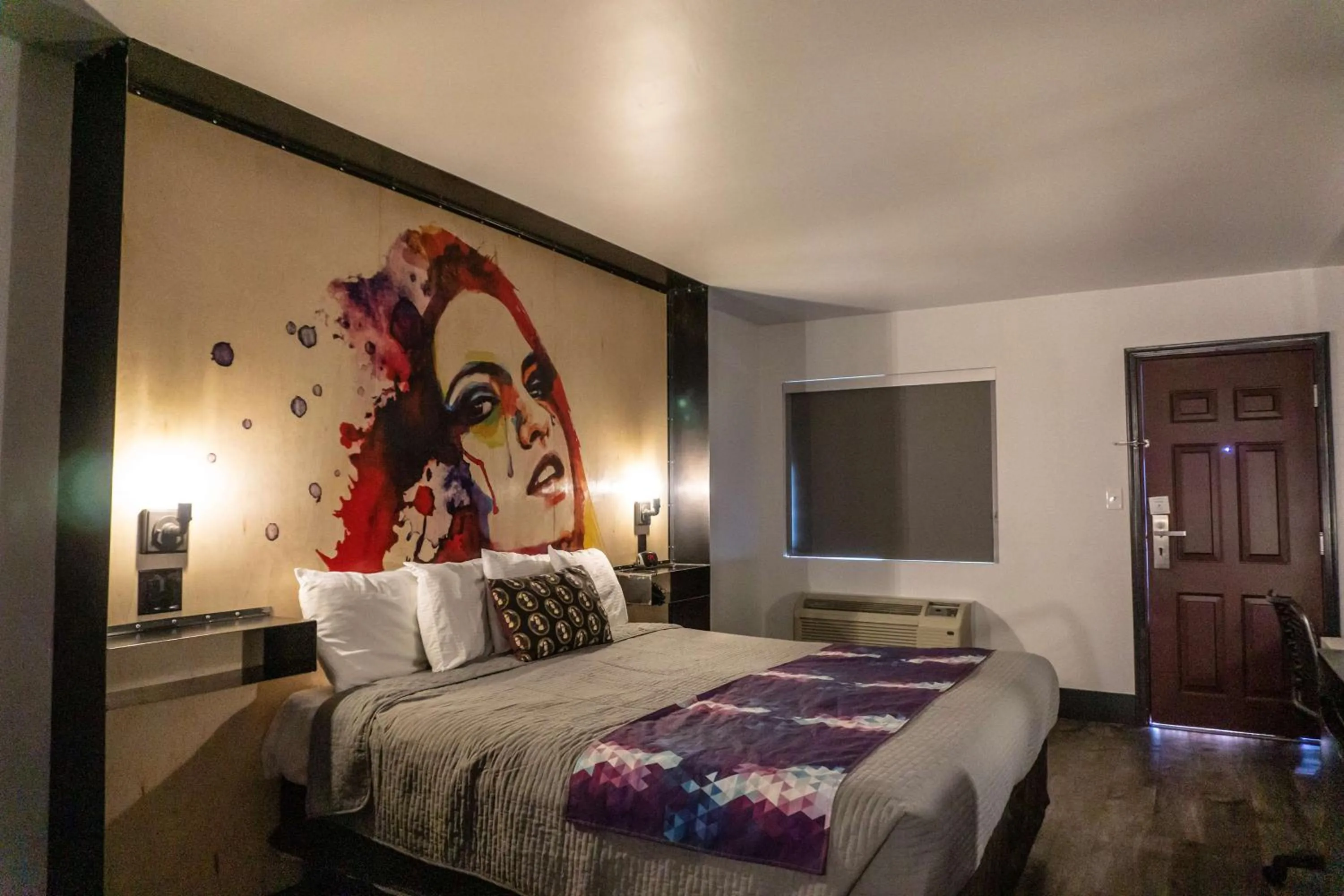 Photo of the whole room, Bed in Downtown Phoenix Hotel