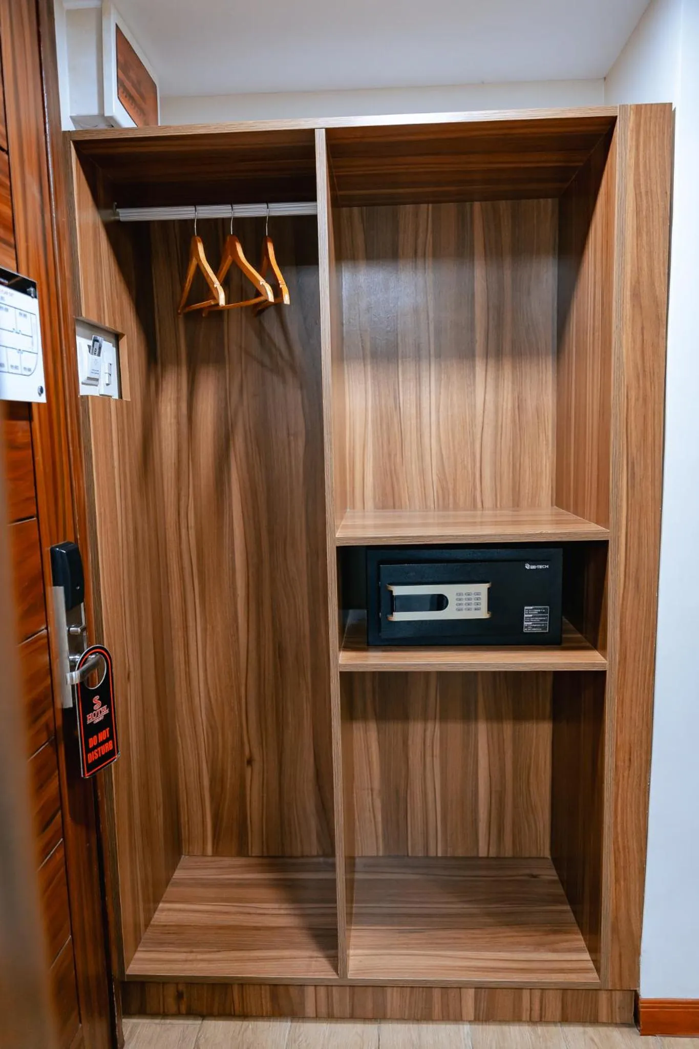 safe in S Hotel & Residences