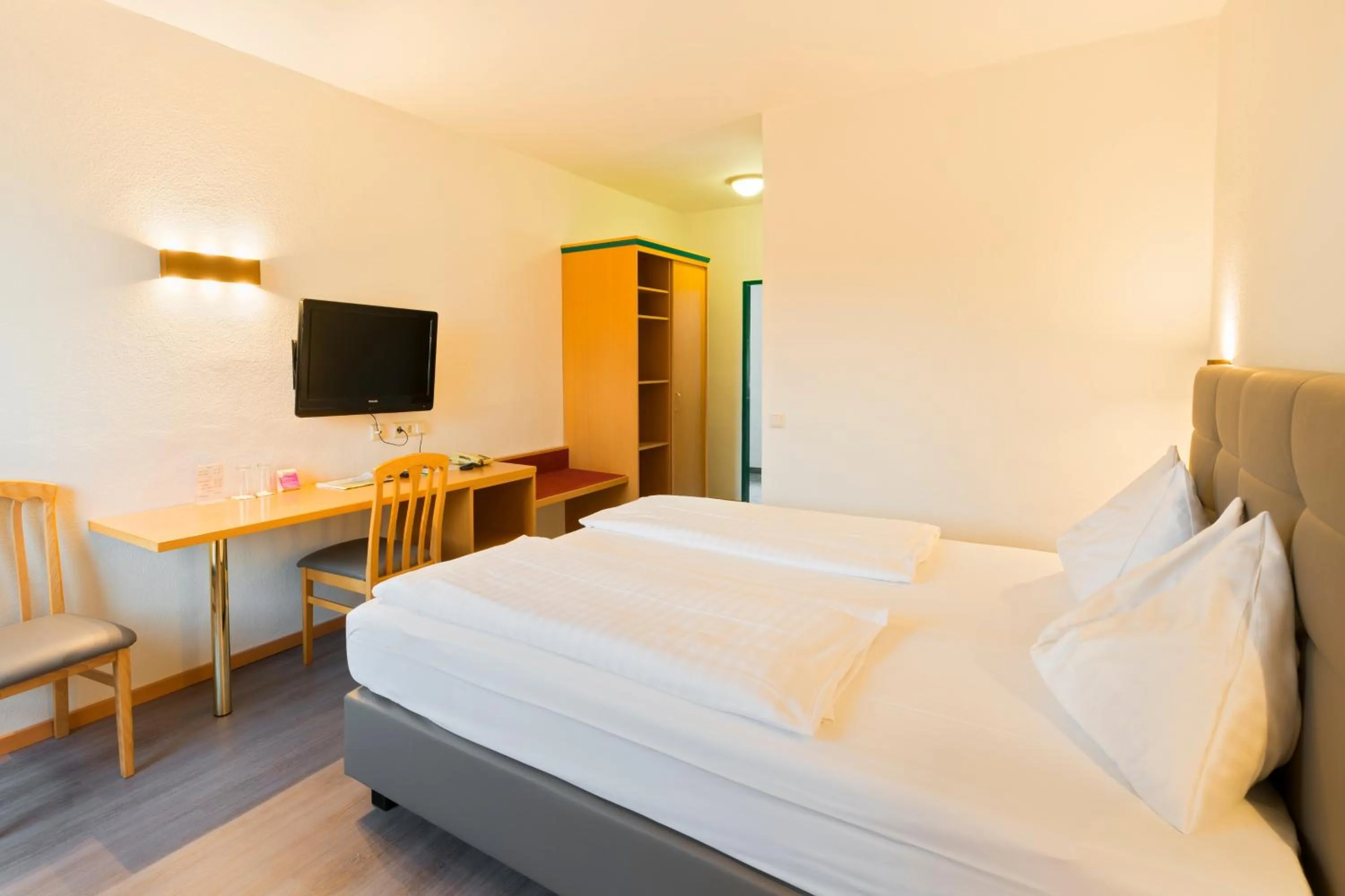 Photo of the whole room, Bed in Motel Baden