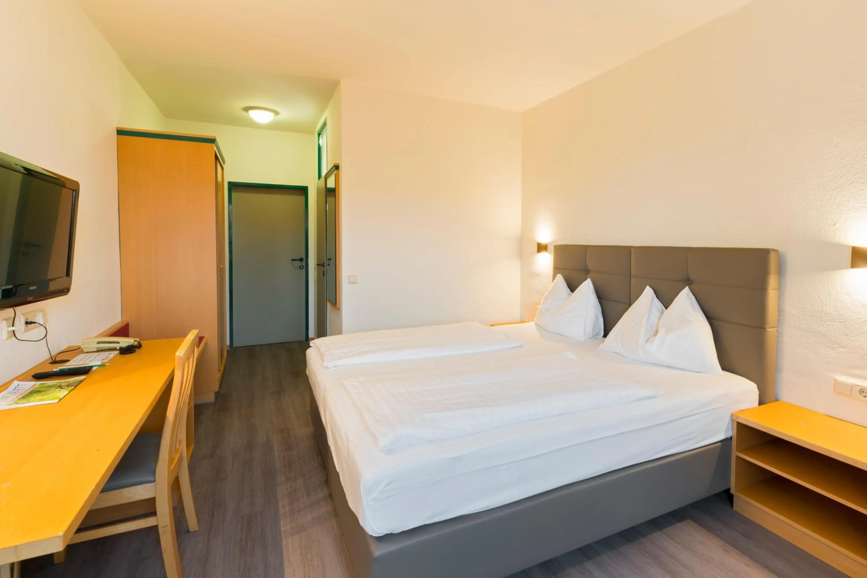 Photo of the whole room, Bed in Motel Baden