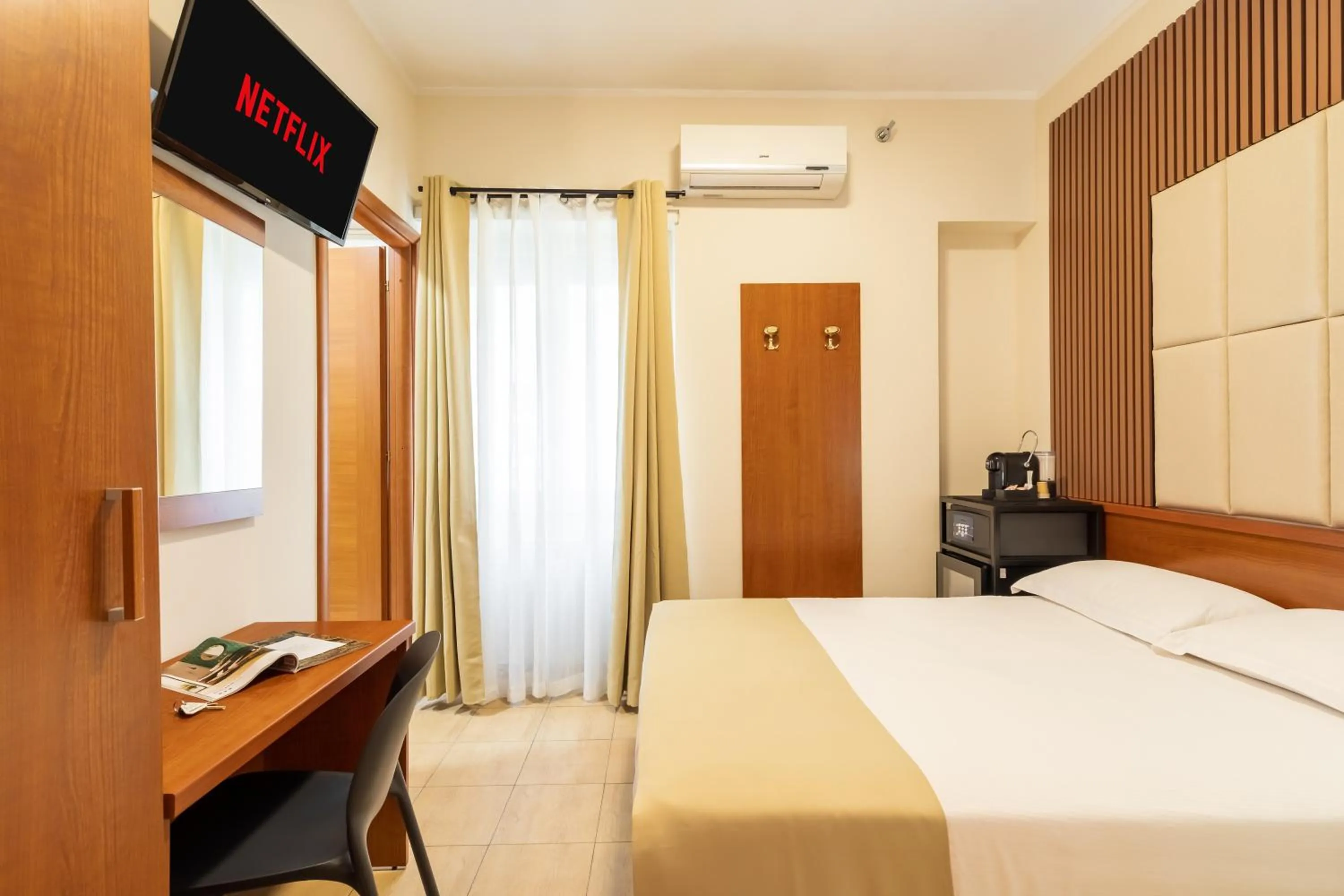 Bed in AlbaDomus Affittacamere o GuestHouse