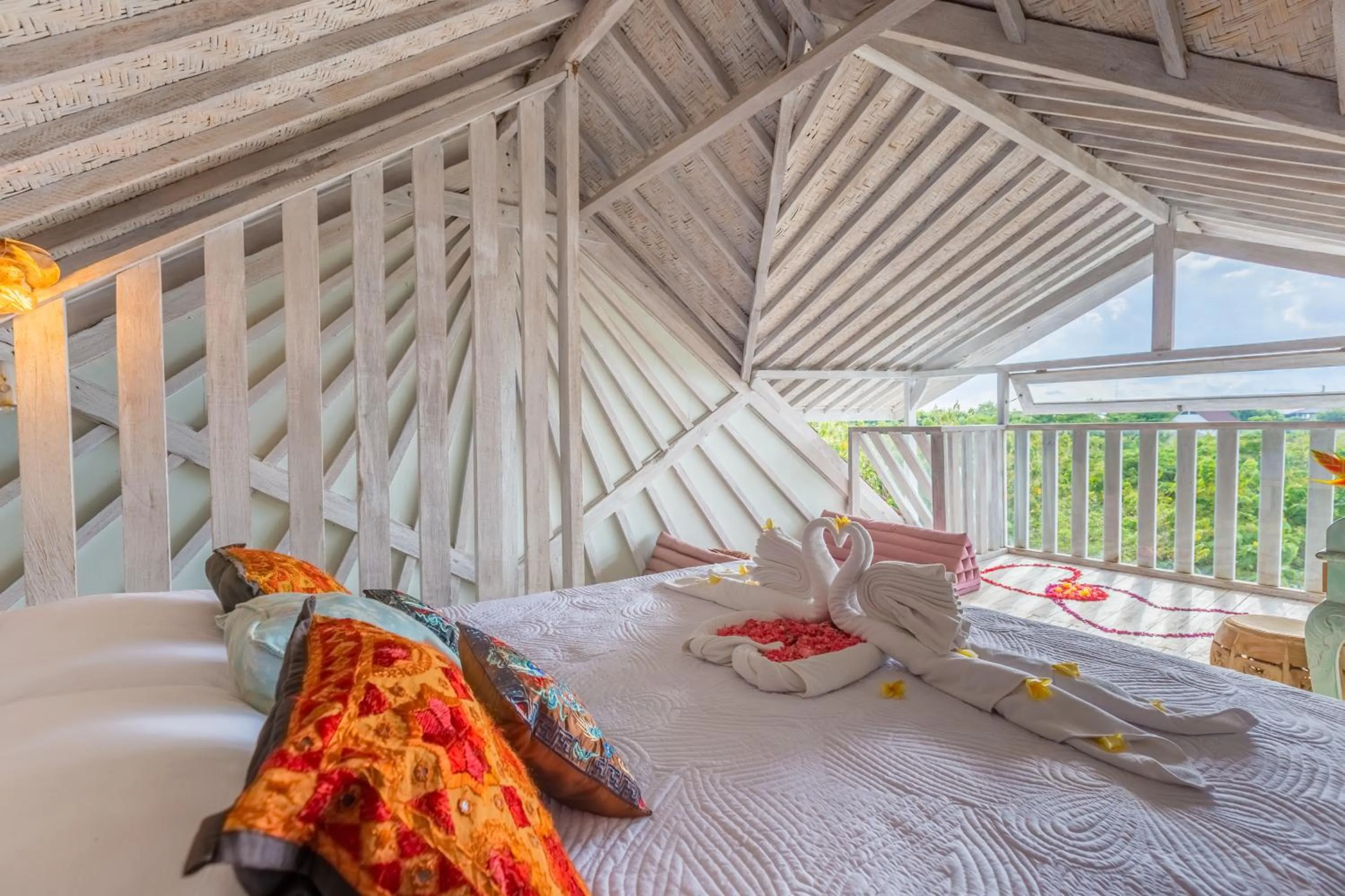 Photo of the whole room, Bed in BoHo Bingin Beach Bali