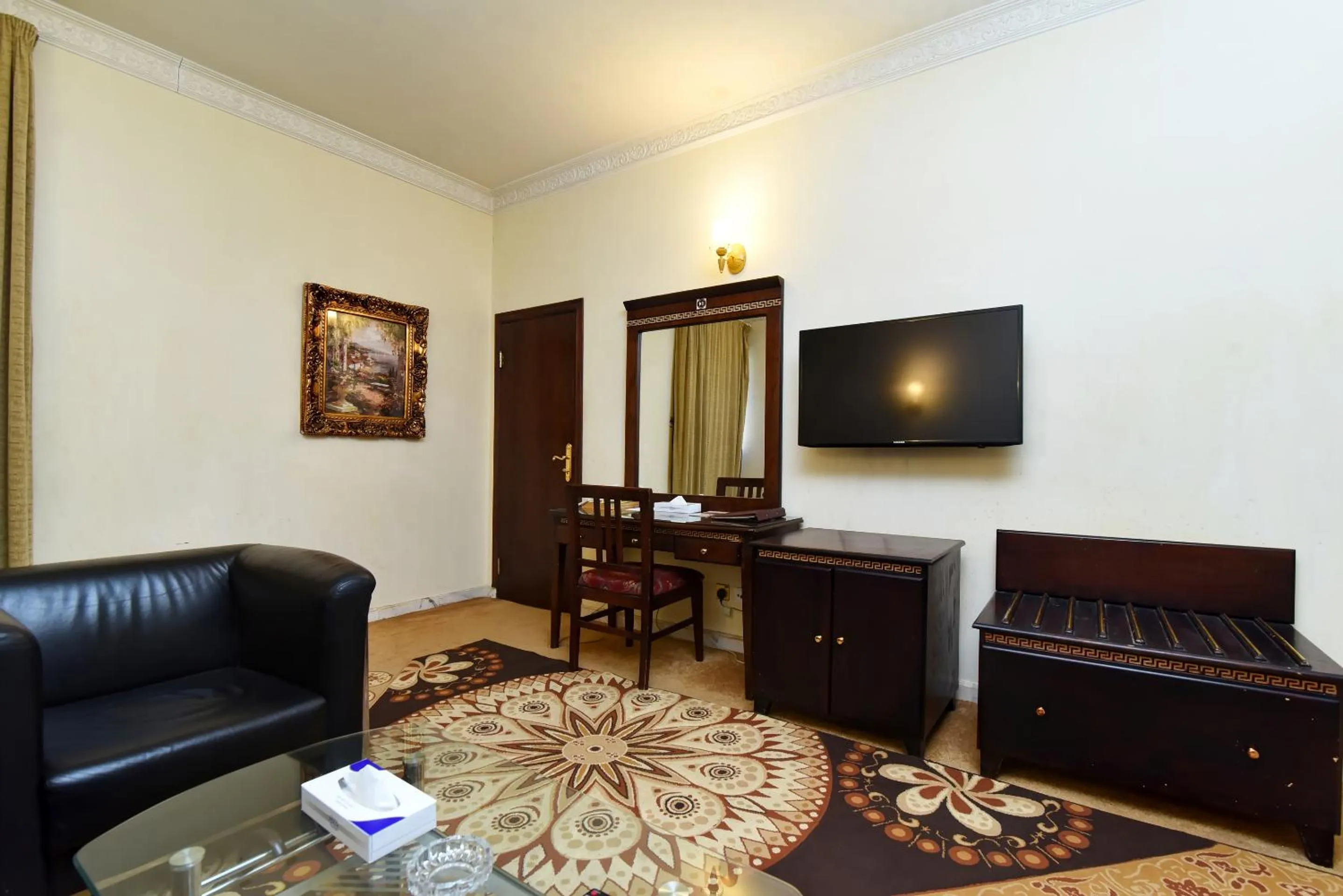Living room, TV/Entertainment Center in Capital O 419 Al Safeer Hotel