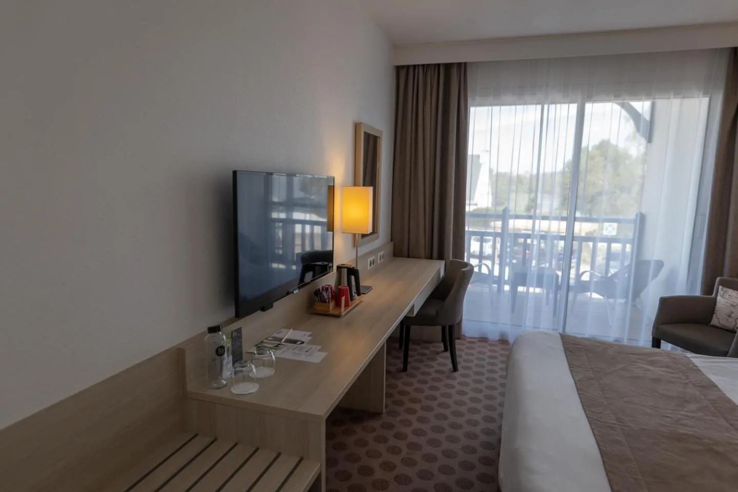 Photo of the whole room in Best Western Plus Le Roof Vannes Bord de Mer