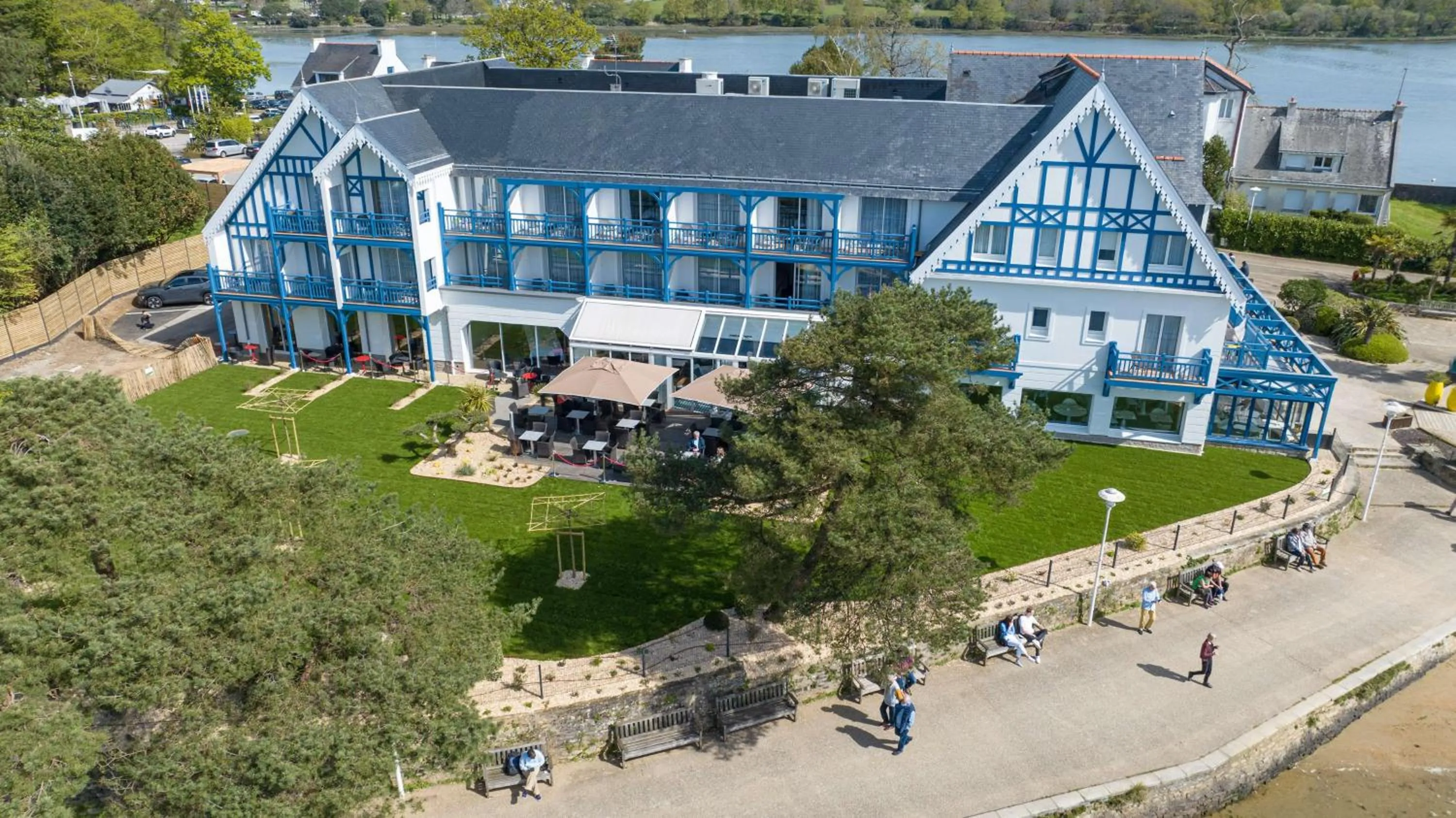 Property building in Best Western Plus Le Roof Vannes Bord de Mer