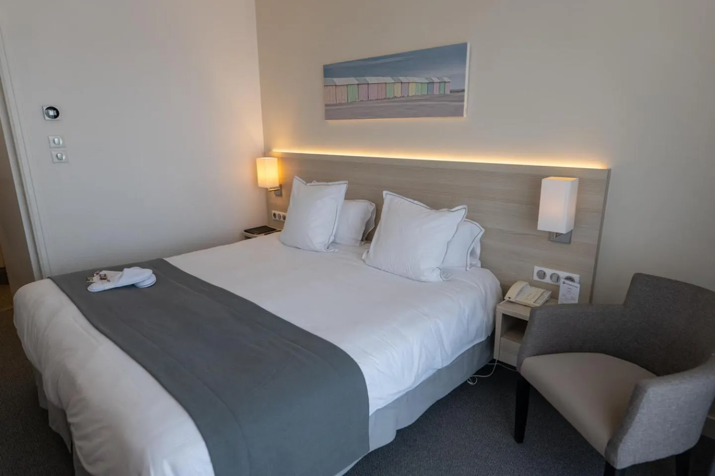 Bedroom, Bed in Best Western Plus Le Roof Vannes Bord de Mer