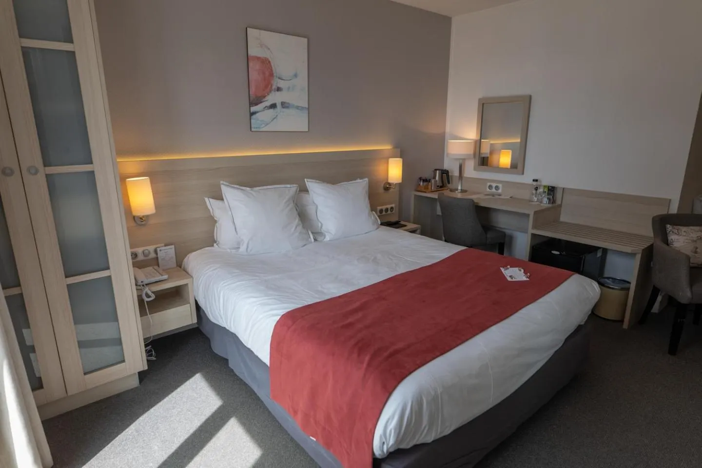 Bedroom, Bed in Best Western Plus Le Roof Vannes Bord de Mer