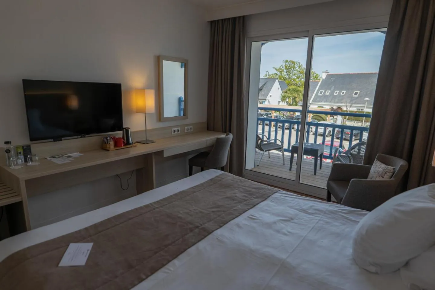 Bedroom, Bed in Best Western Plus Le Roof Vannes Bord de Mer